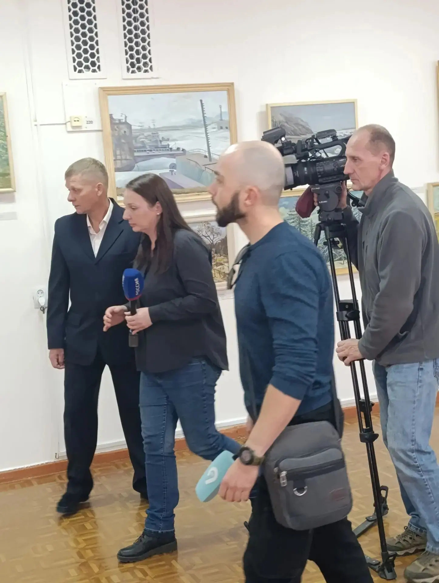 Сегодня, 16 октября , в художественном музее состоялось открытие выставки А. Н.Фахреева.