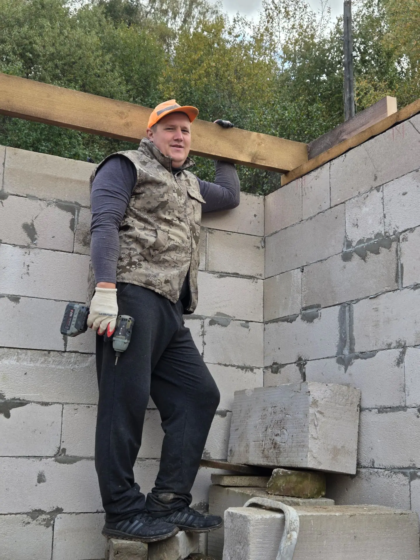 Хотелось бы уже потолок, но пока делаем крышу 💪