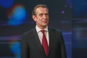 Хватит питаться святым духом: Владимир Машков объяснил, чему на самом деле обязаны учит...