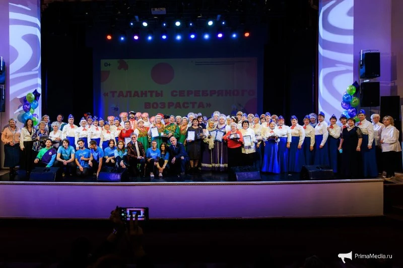 🎶 Серебряные голоса Владивостока: в ДК железнодорожников прошел конкурс ветеранских хоров