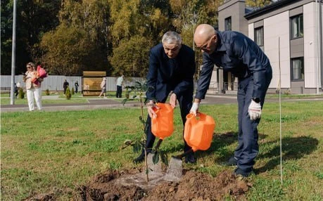 🌳 В Зеленодольске в «Доме заботы» высадили 20 деревьев