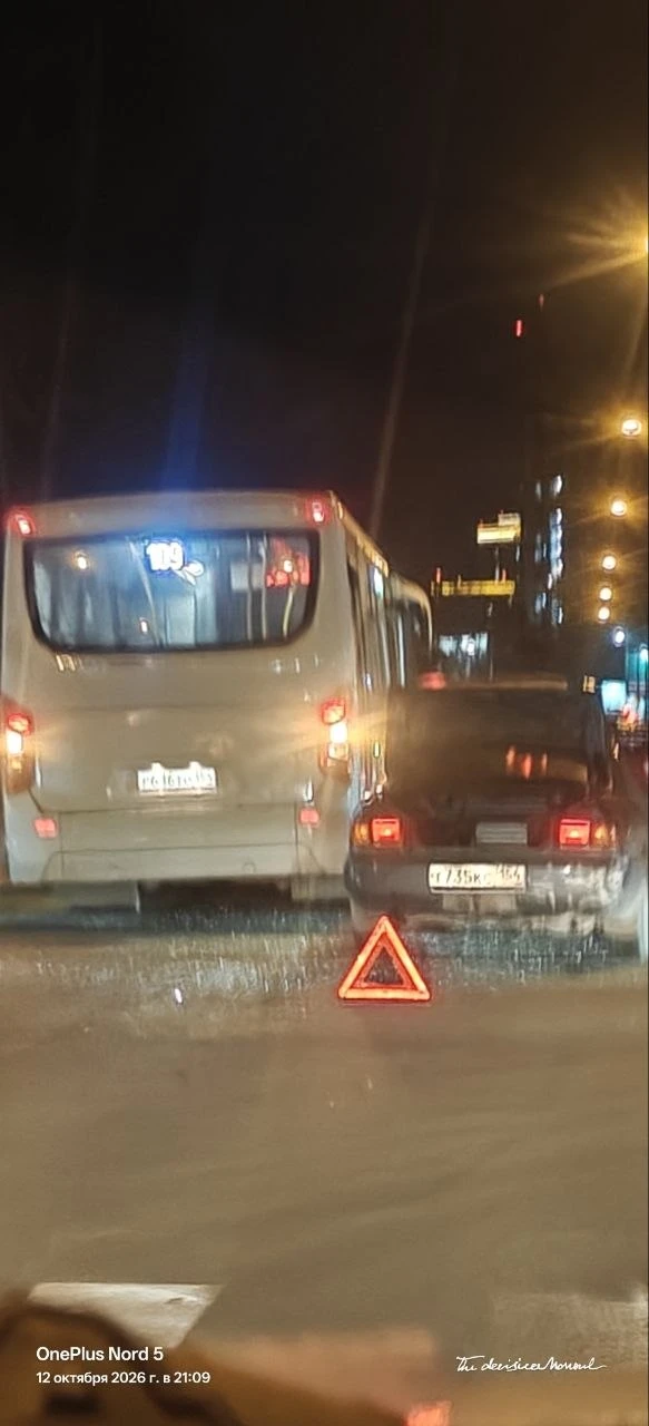 ДТП на перекрестке Кутателадзе-Лаврентьева.
