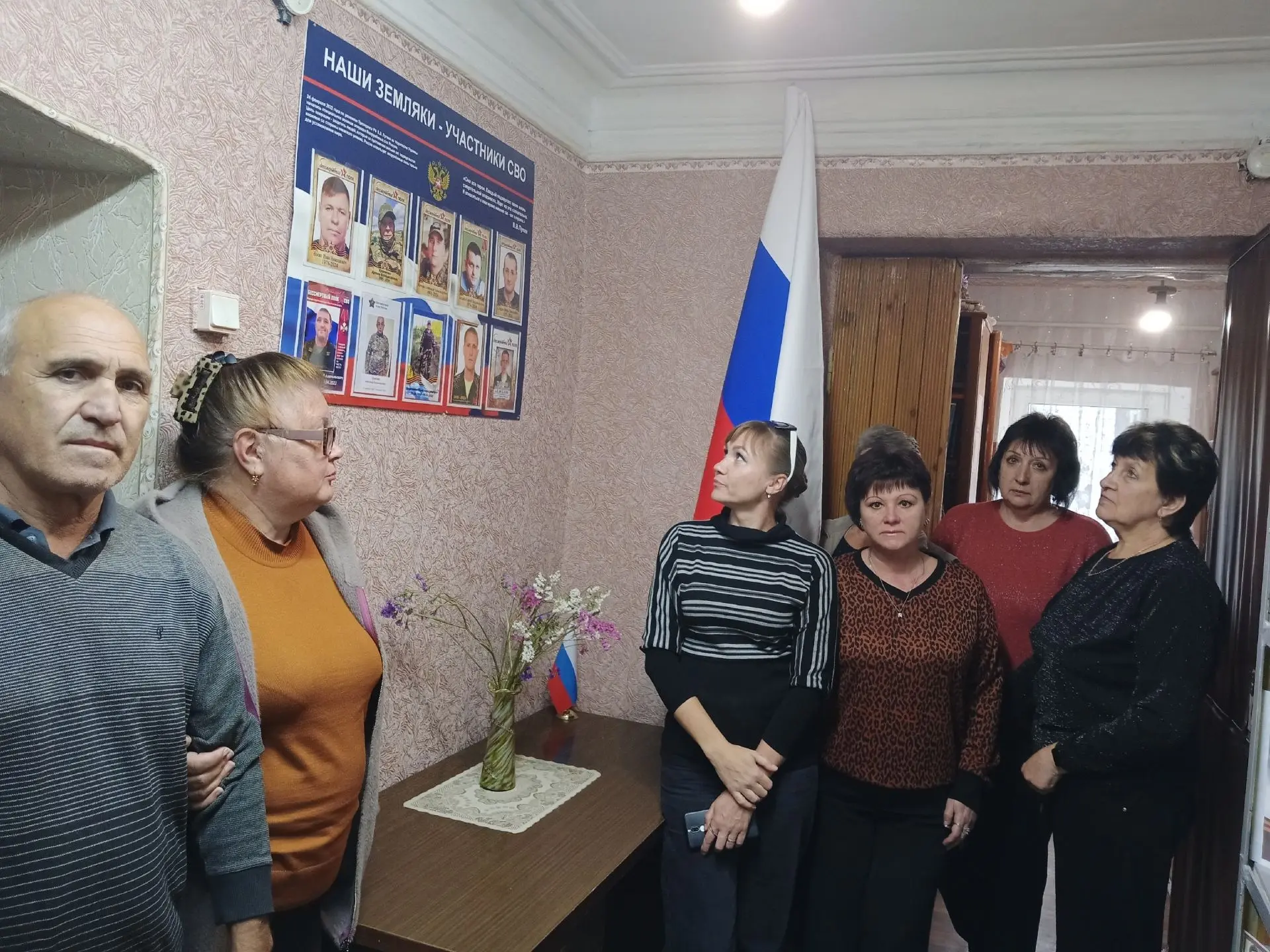 В библиотеке - филиал №20 МБУ "АГЦБС" пгт Ивановка оформлен стенд памяти земляков, поги...