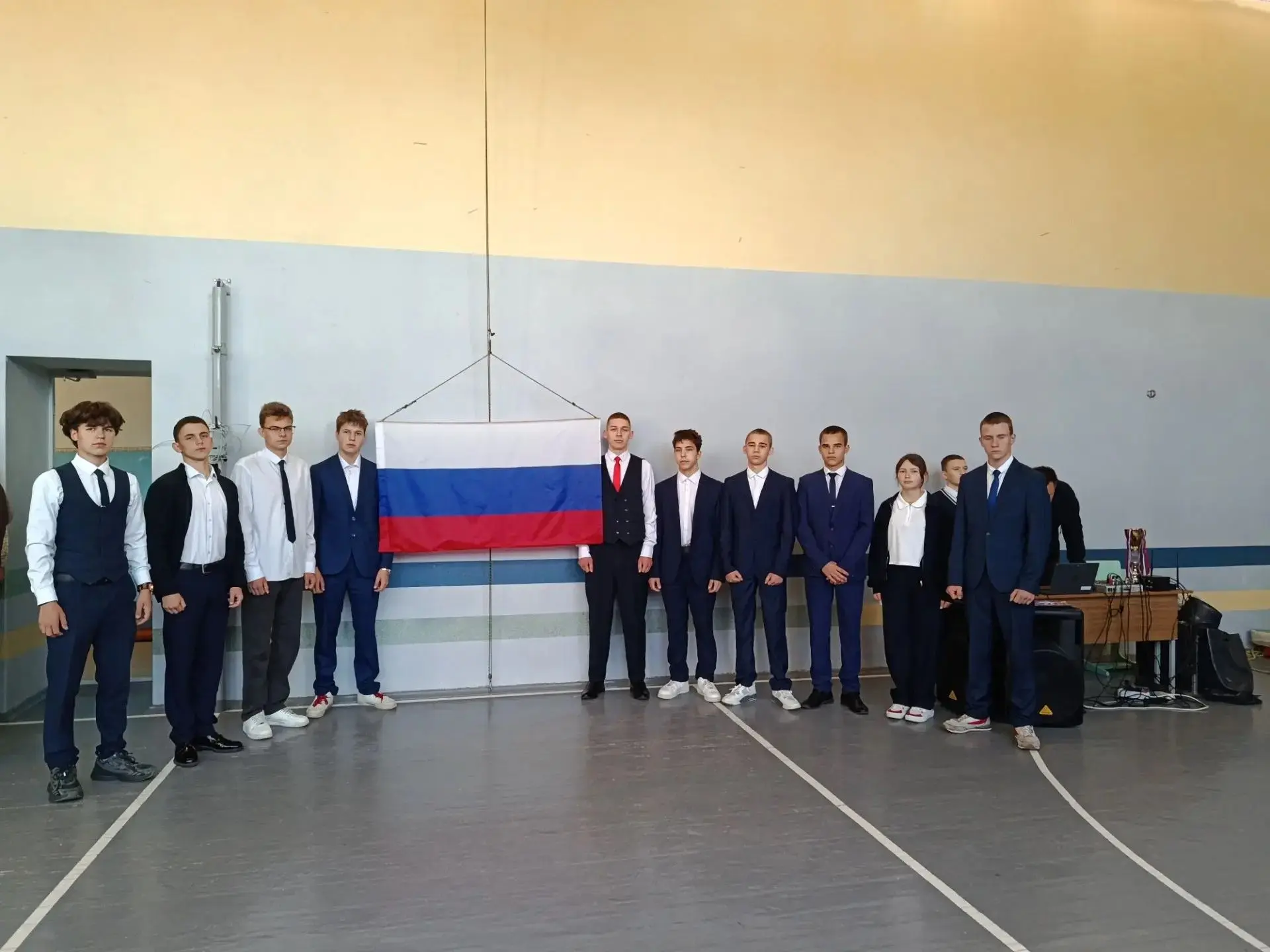 12 октября в МКОУ Высоковкой СОШ прошла еженедельная торжественная линейка, которая тра...
