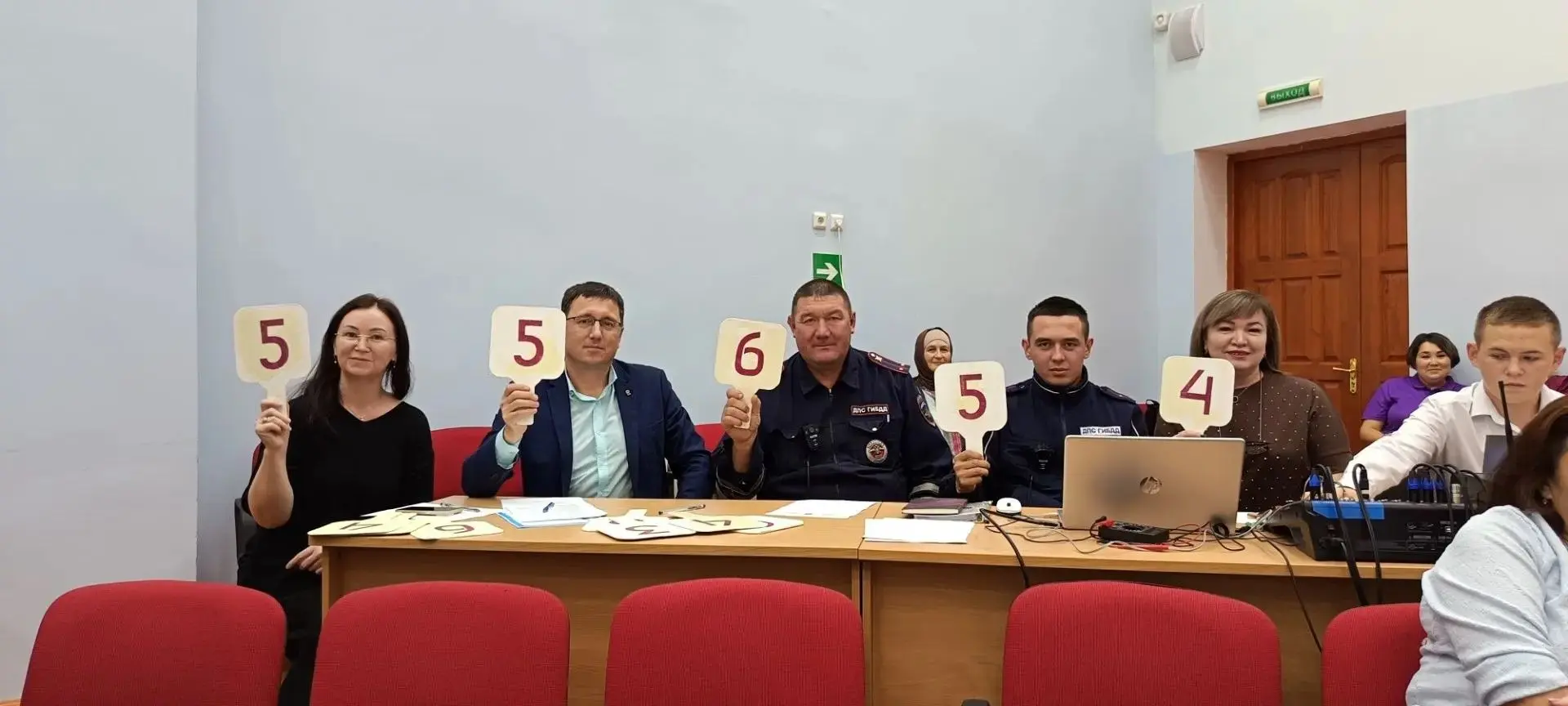 Сегодня, 14 октября, сцена Центра детского творчества им. Н.С. Ведерникова превратилась...