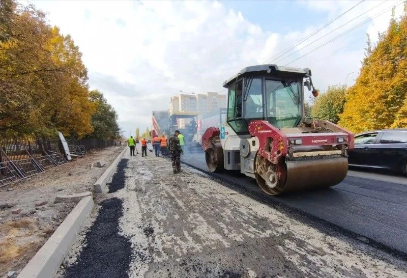 На Никифоровской в Тамбове укладывают асфальт🚜