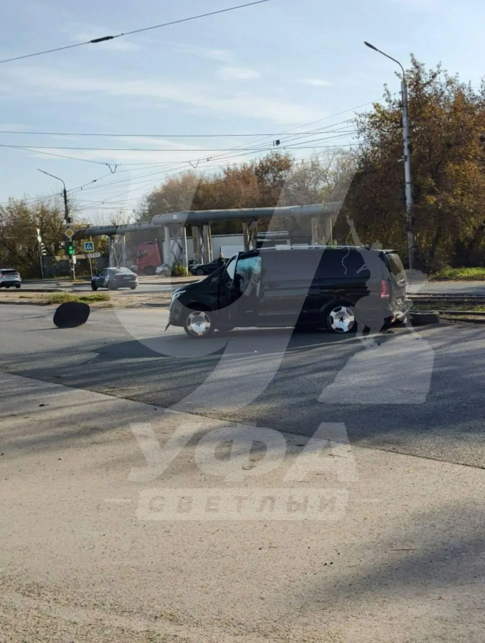 😳 Подскочил на люке и остался без колеса: ДТП в Уфе