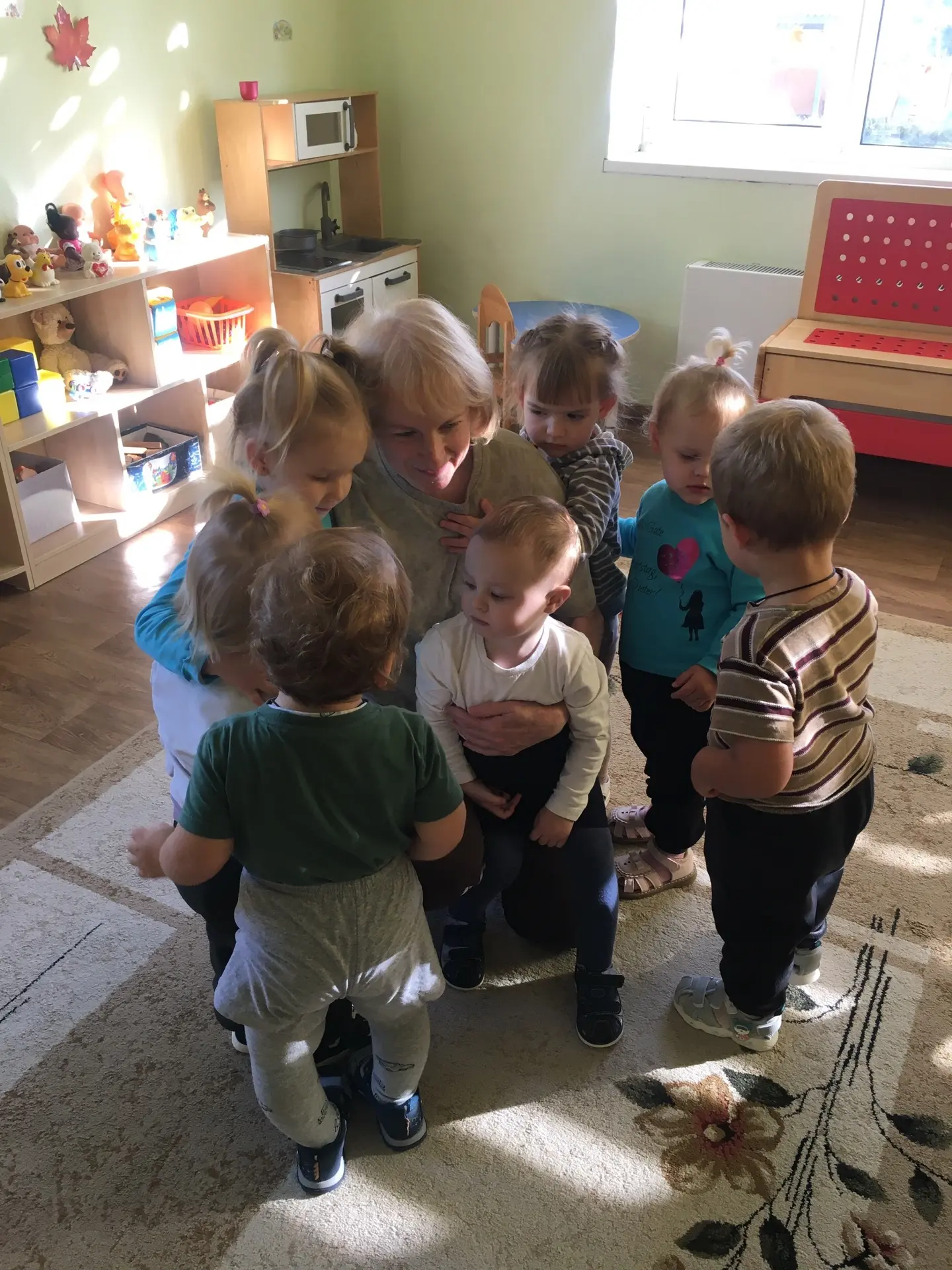 ✨Во второй половине дня в нашей ясельной группе мы играли в простые, но очень полезные ...
