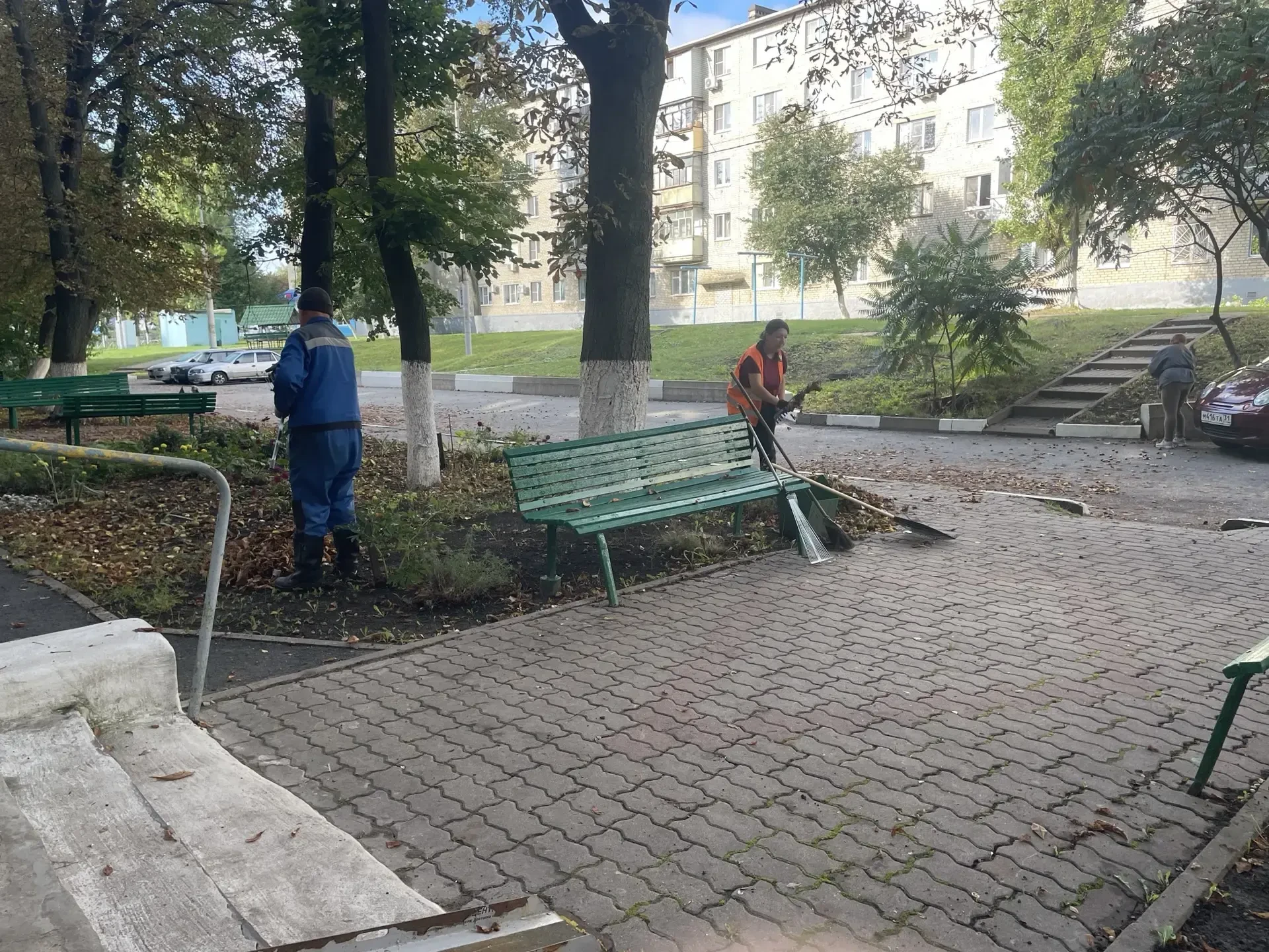 Осень пора листвы 🍁...  уборка территории на  Ваших МКД