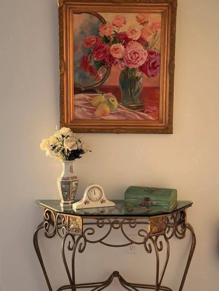 Консоль в похожей стилистике в INMYROOM