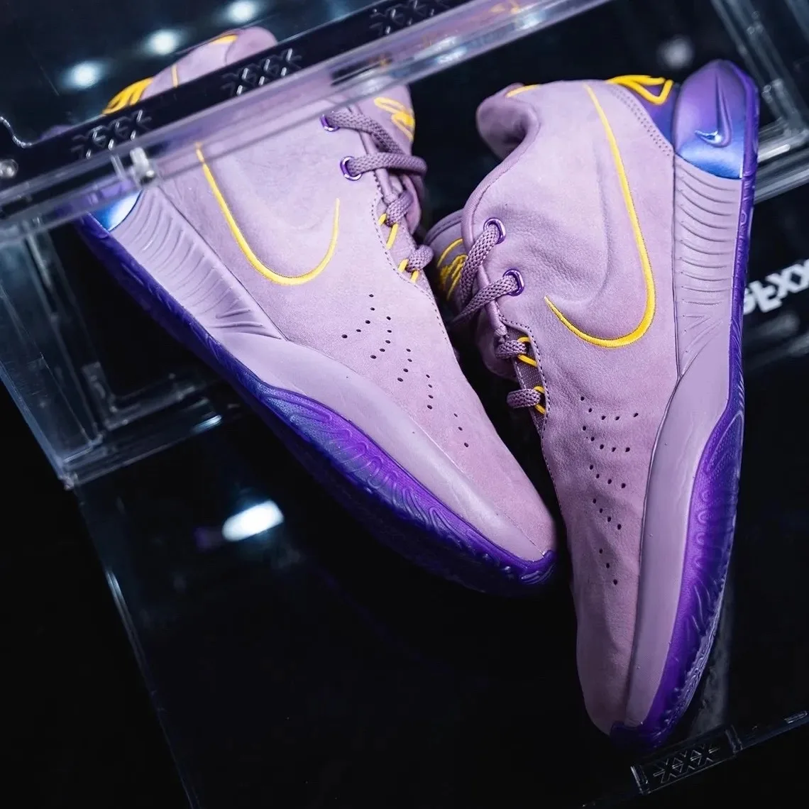 Nike LeBron 21 EP «Purple Rain»