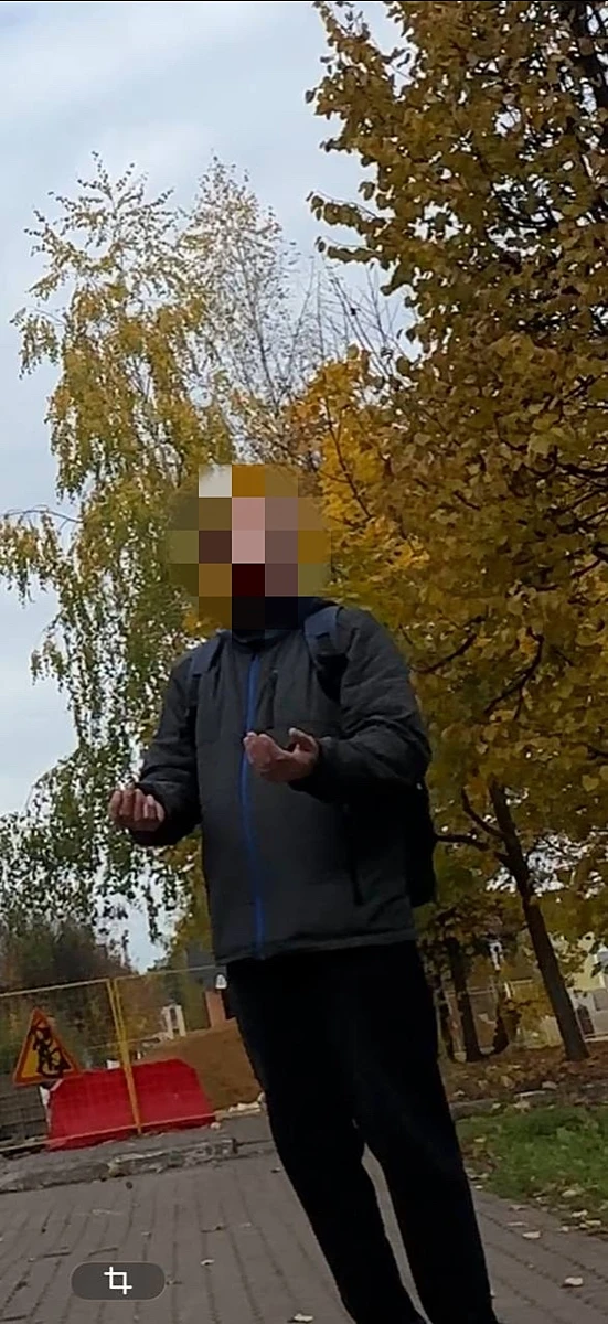 Чей это муж ,брат,друг? Объясните что трогать чужих людей и докапываться до них в людны...