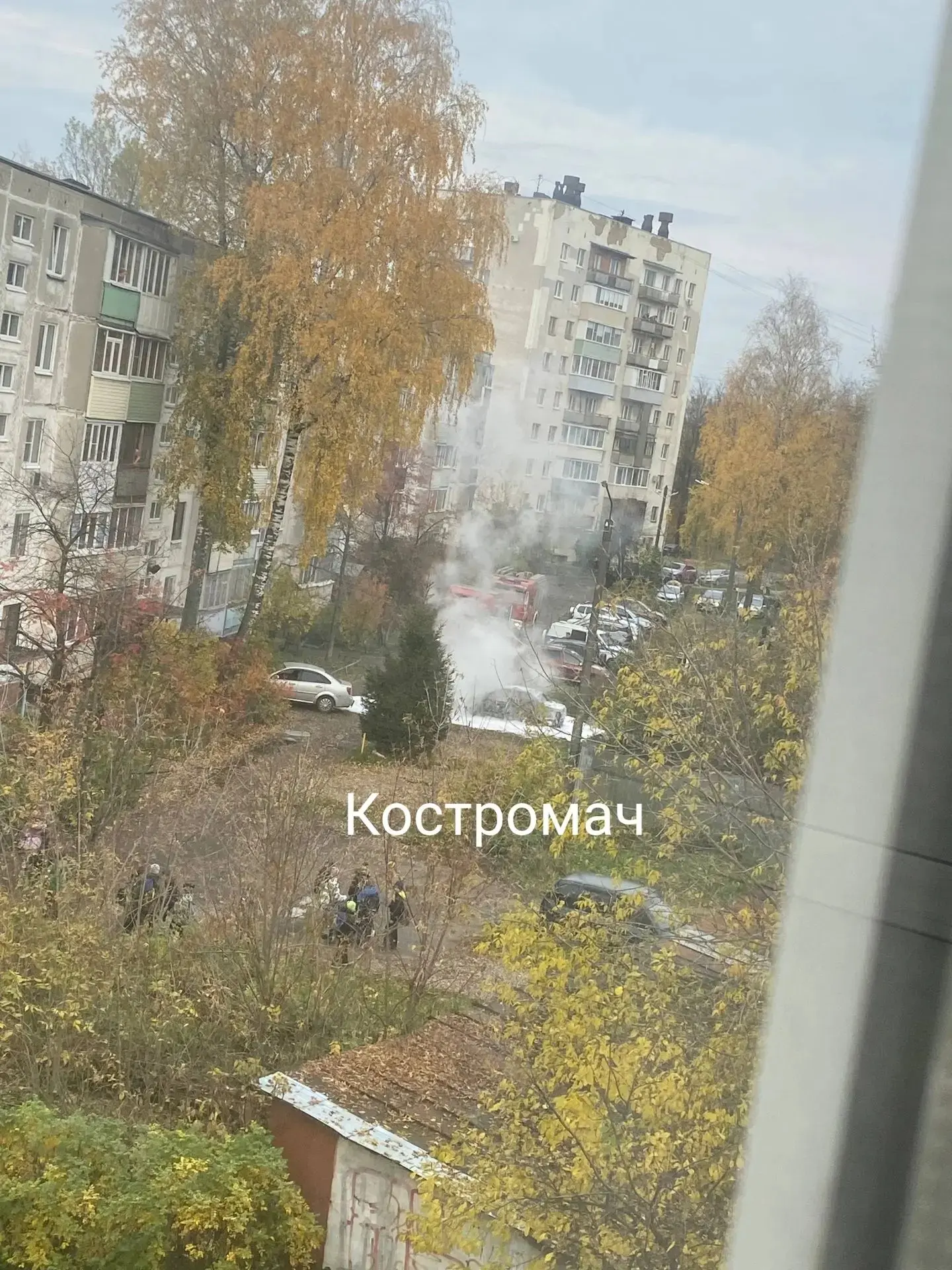 В Костроме, дворе дома по адресу проспект Мира 62 сгорела машина