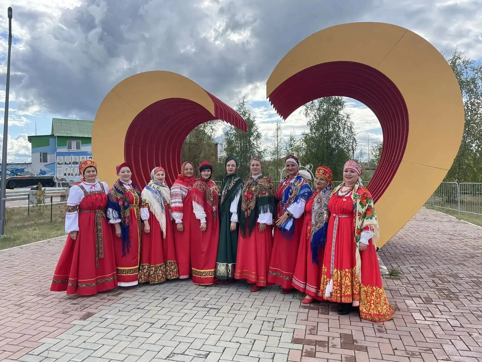 В Новом Уренгое юбилей отмечает ансамбль русской народной песни «Славяночка»