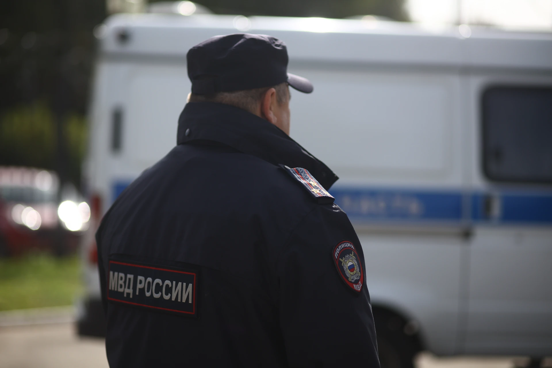 В Шарье полицейские привлекли к ответственности мигранта, который незаконно оказался на...
