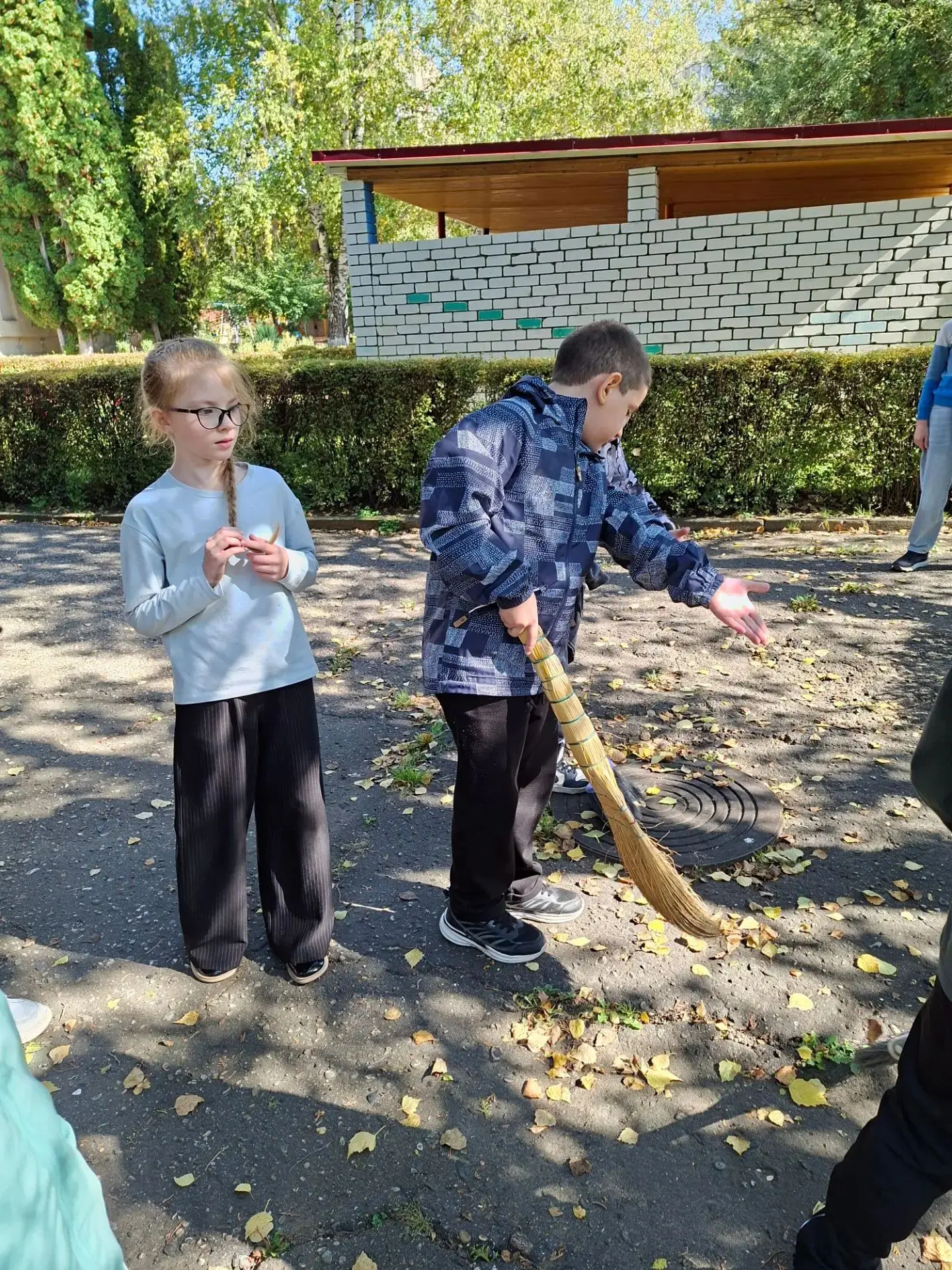 💫 🍁Сегодня учащиеся нашей школы приняли активное участие в общегородской акции "Школь...