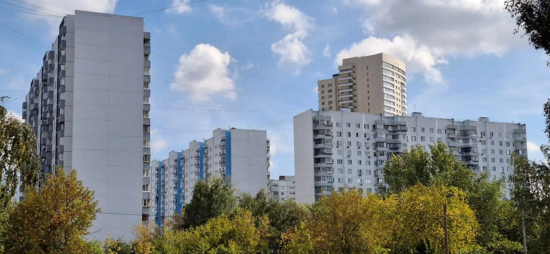 Сегодня не только последний день рабочей недели, но и самый теплый.