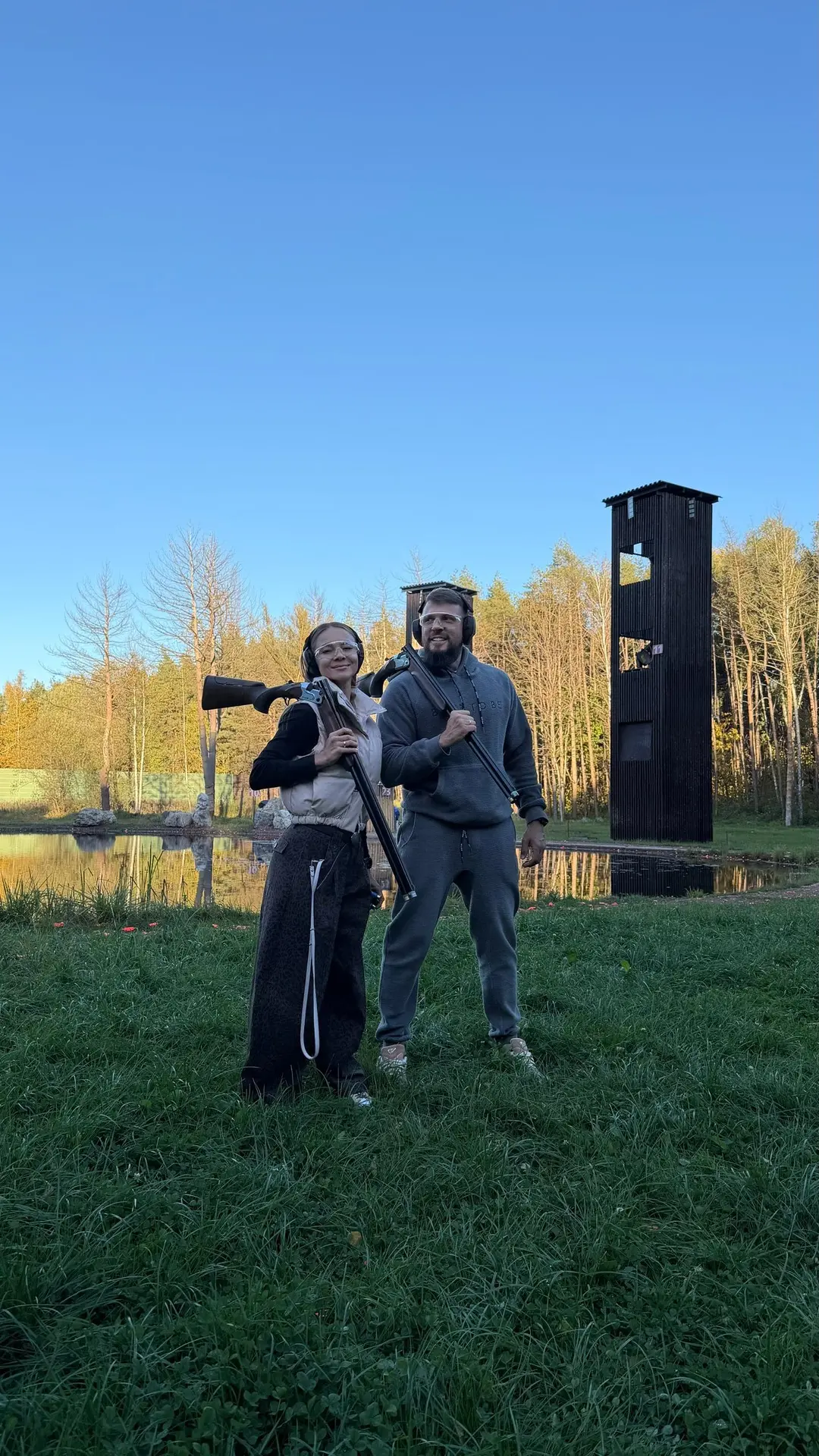 Еще одна идея для досуга - пострелять по тарелочкам из двухстволки 😍