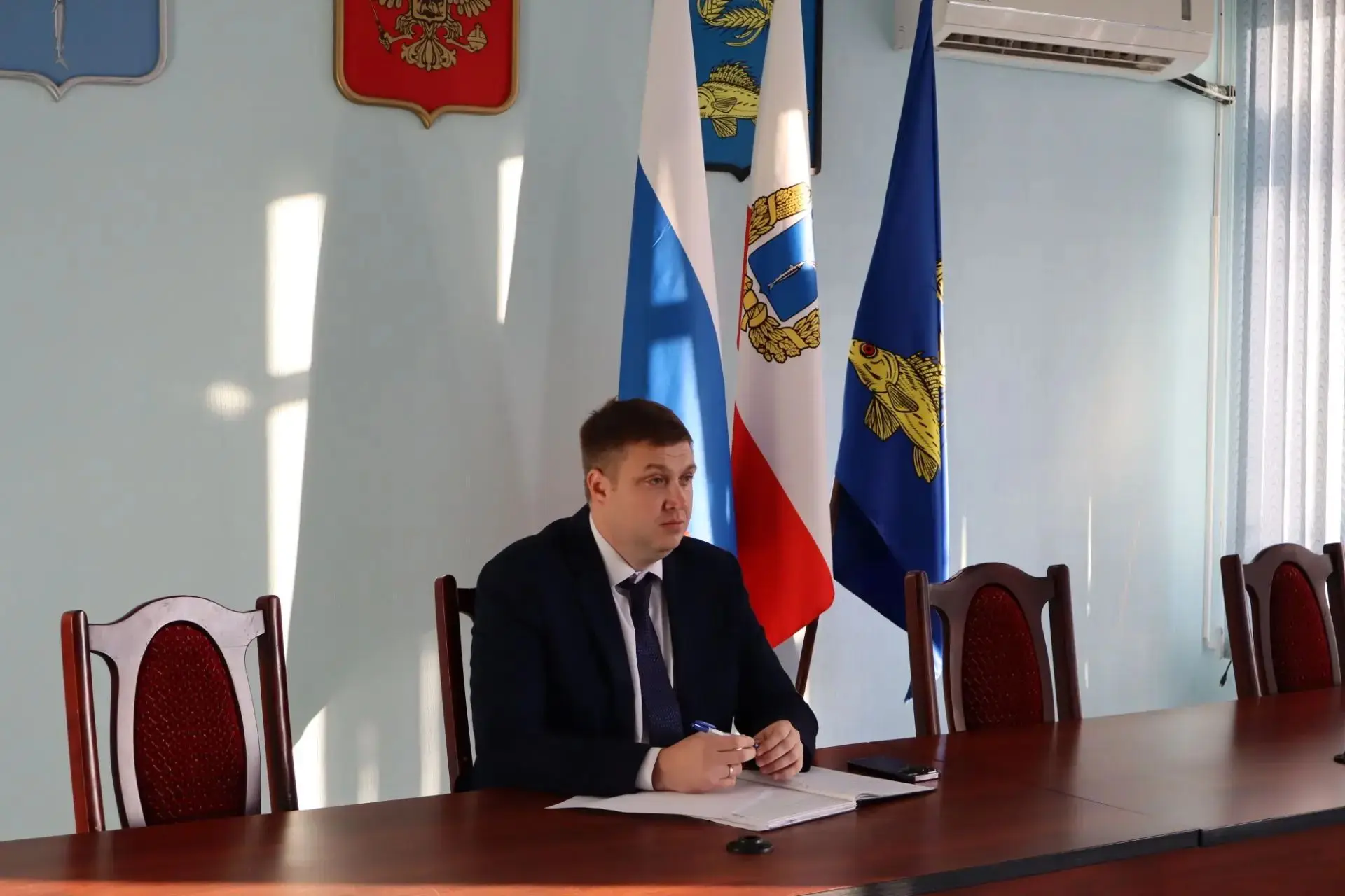 Сегодня глава Ершовского района Андрей Шубин провёл постоянно-действующее совещание с р...