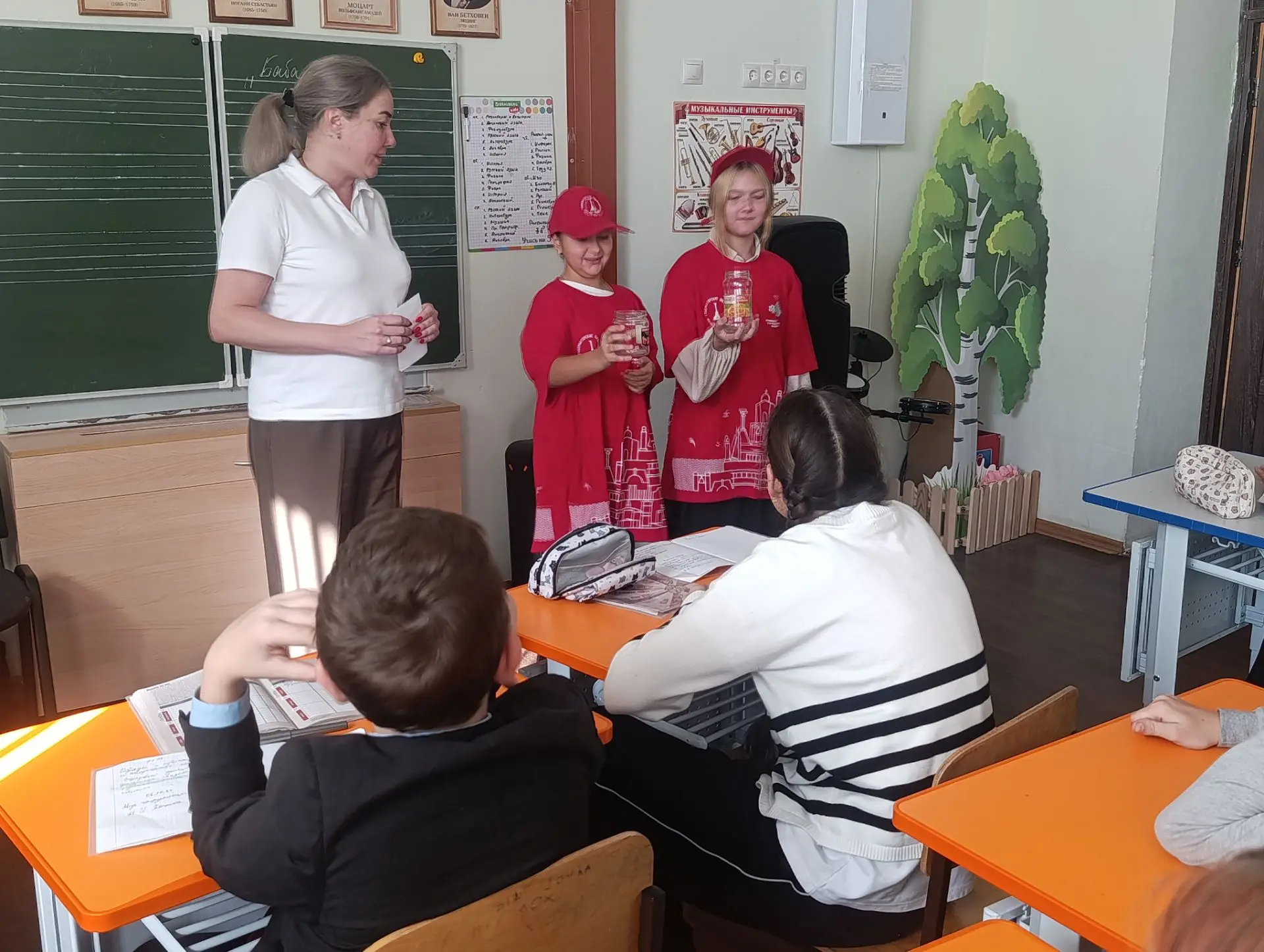 📢 В нашей школе стартовала акция «Банка Zа банкой»