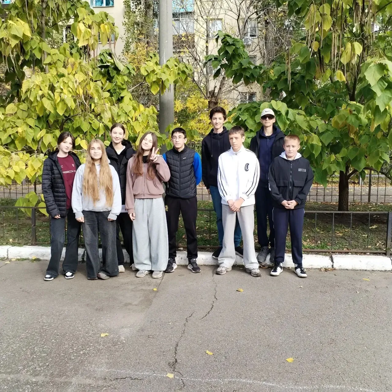 Как мы провели это утро? С пользой! 🍂🧹