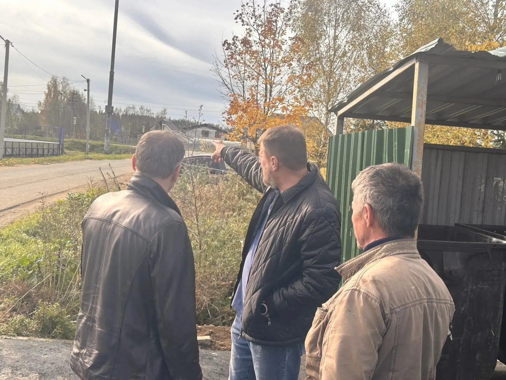 В рамках еженедельного пешего обхода заместитель главы округа Евгений Мелентьев и замес...