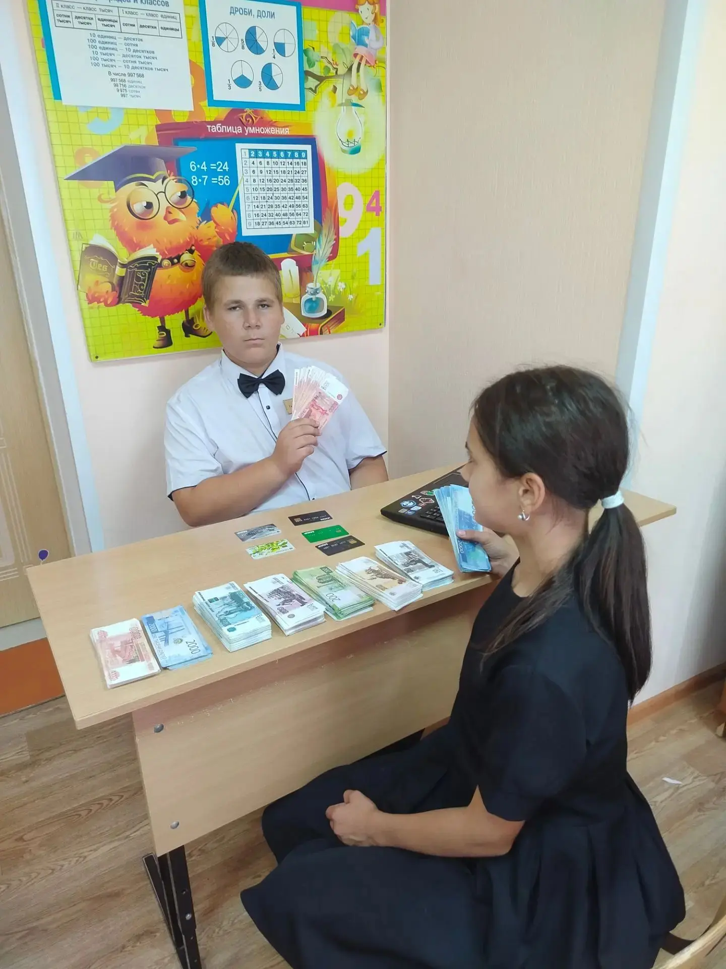Сегодня в нашей школе прошёл батл «Математический бизнесмен»! 📊💼