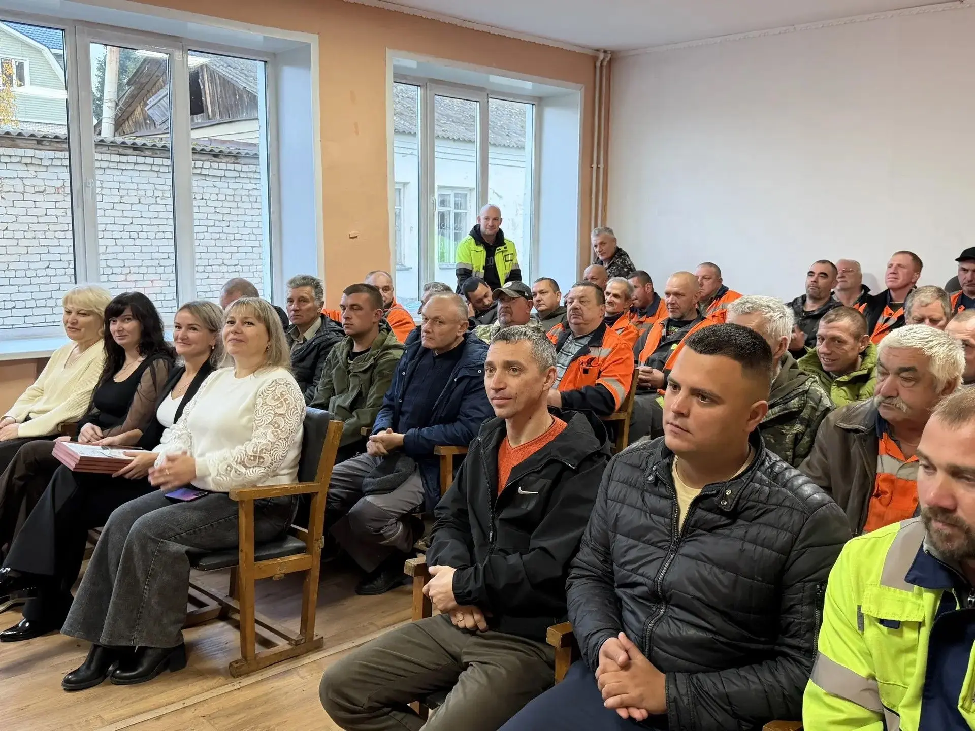 В преддверии Дня работника дорожного хозяйства глава Камешковского муниципального округ...