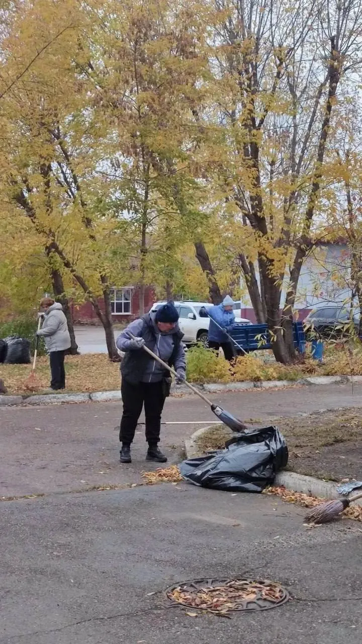 В Иркутске сегодня хоть и пасмурно — но субботник все равно прошел успешно 🧹