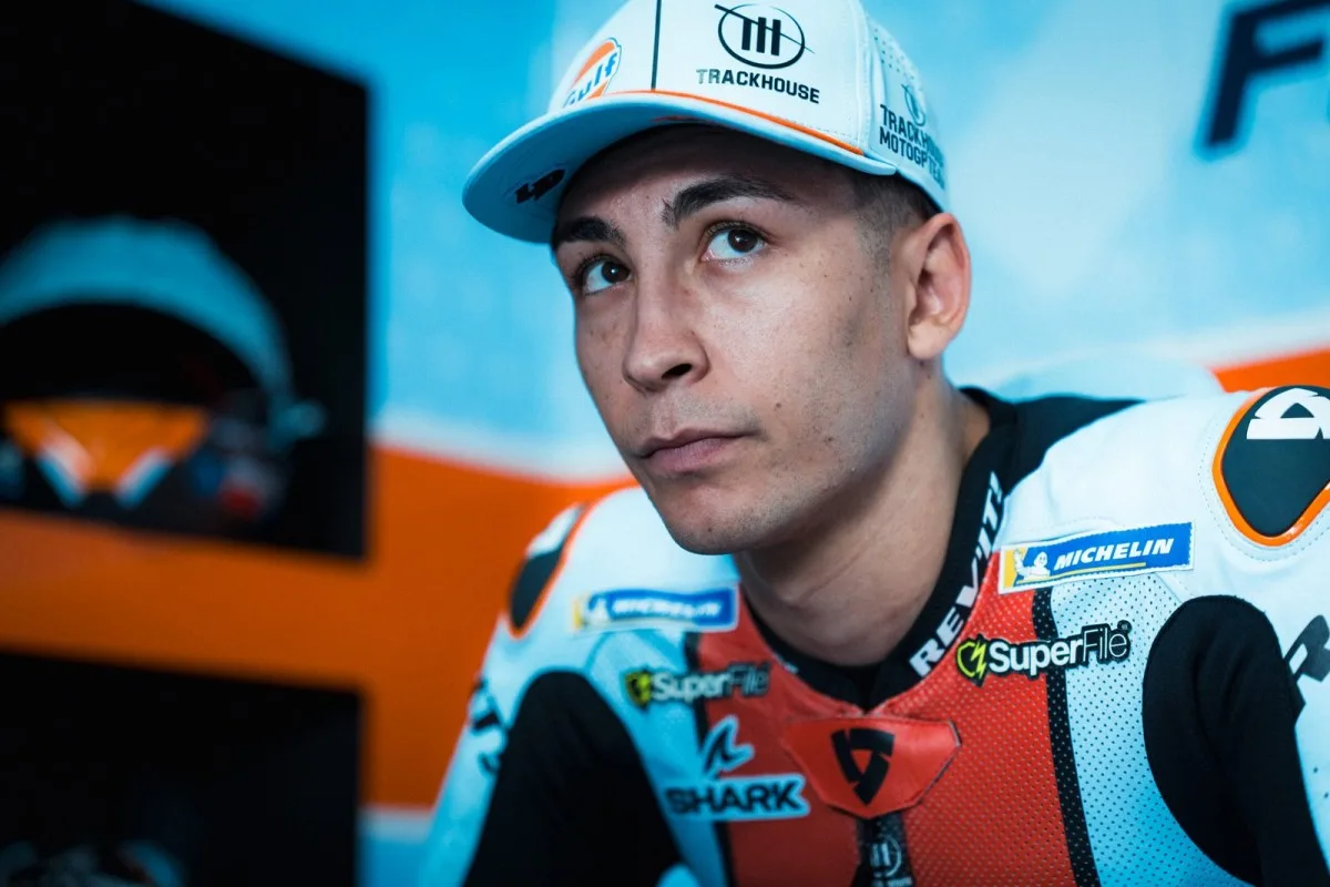 Фернандес сломал палец - об участии в ГП Индонезии решат перед разминкой MotoGP