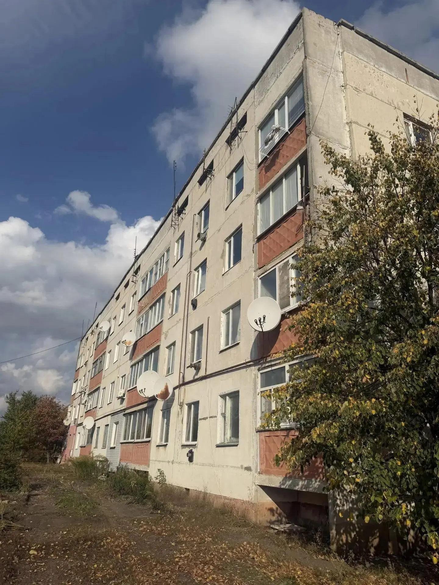 Костромские специалисты ремонтируют многоквартирный дом в Меловом