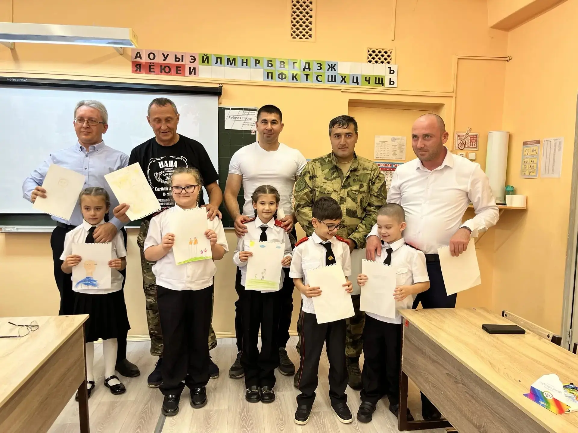 Настоящим праздником получилось мероприятие к Дню отца в первом А классе. Ребята вместе...