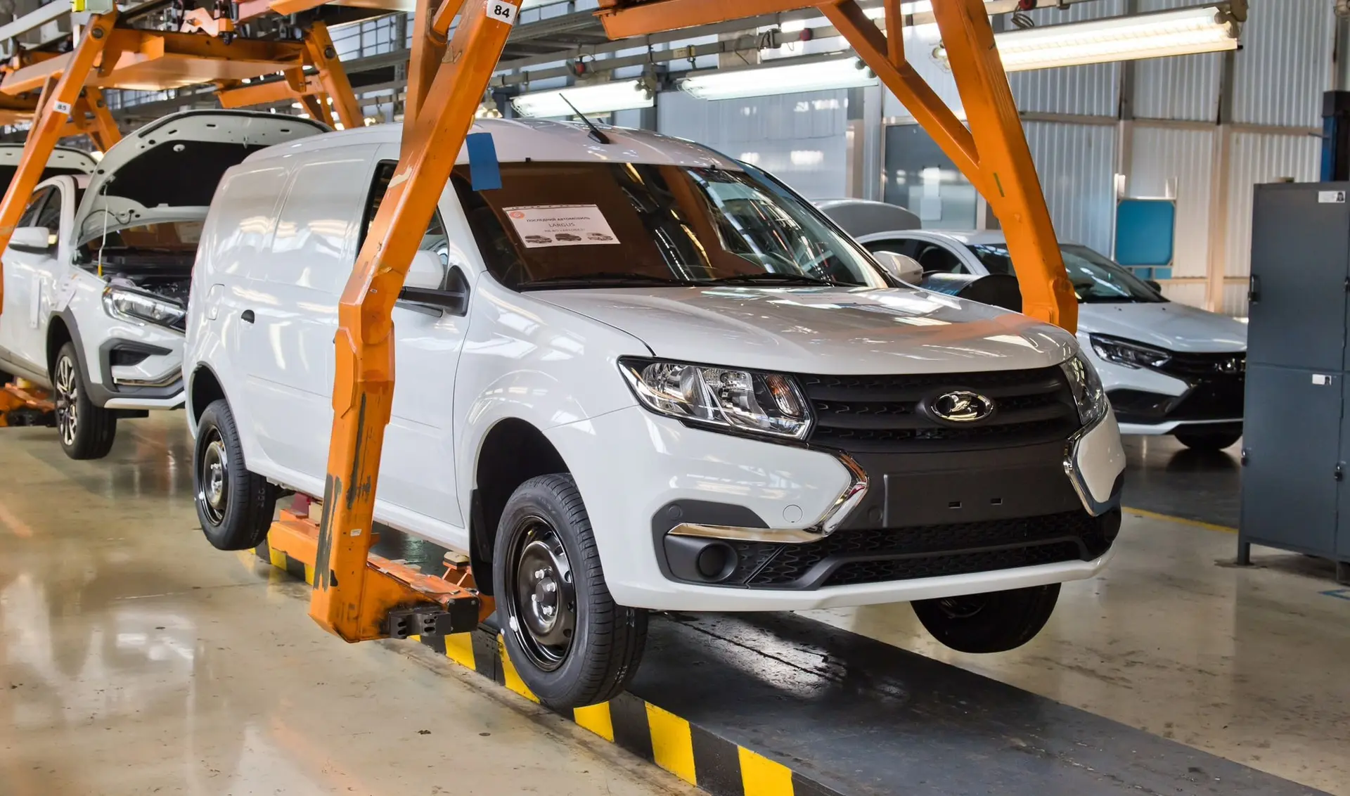LADA Largus фургон стал доступен по подписке: от 50 990 рублей в месяц