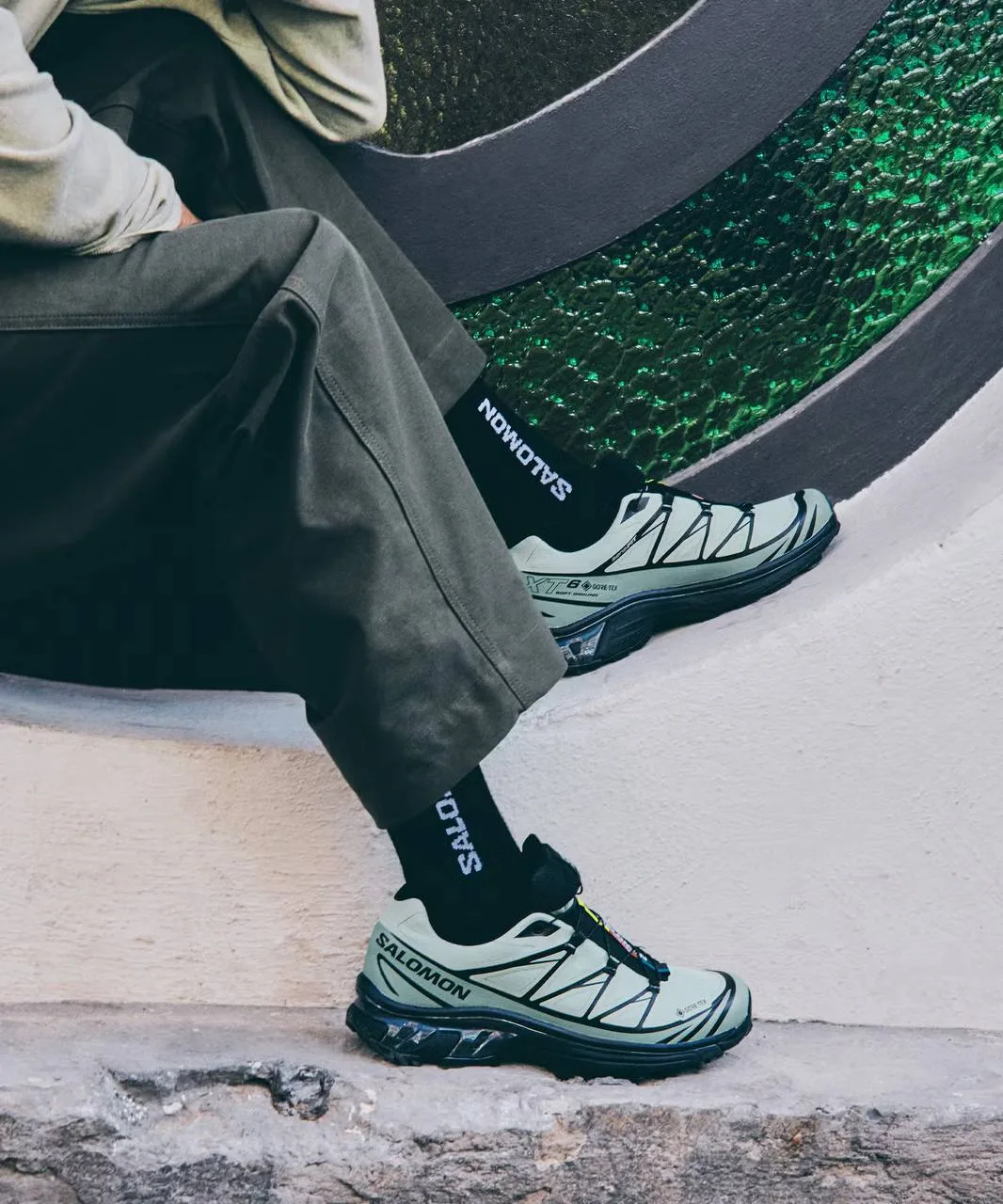Культовая модель Salomon XT-6 GORE-TEX, доступны к заказу на оф сайте бренда salomon.com