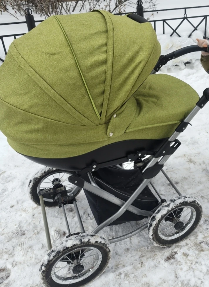 Продам коляску 2 в 1, лежачий и сидячий блок. Есть сумка ,москитная сетка , стакан для ...