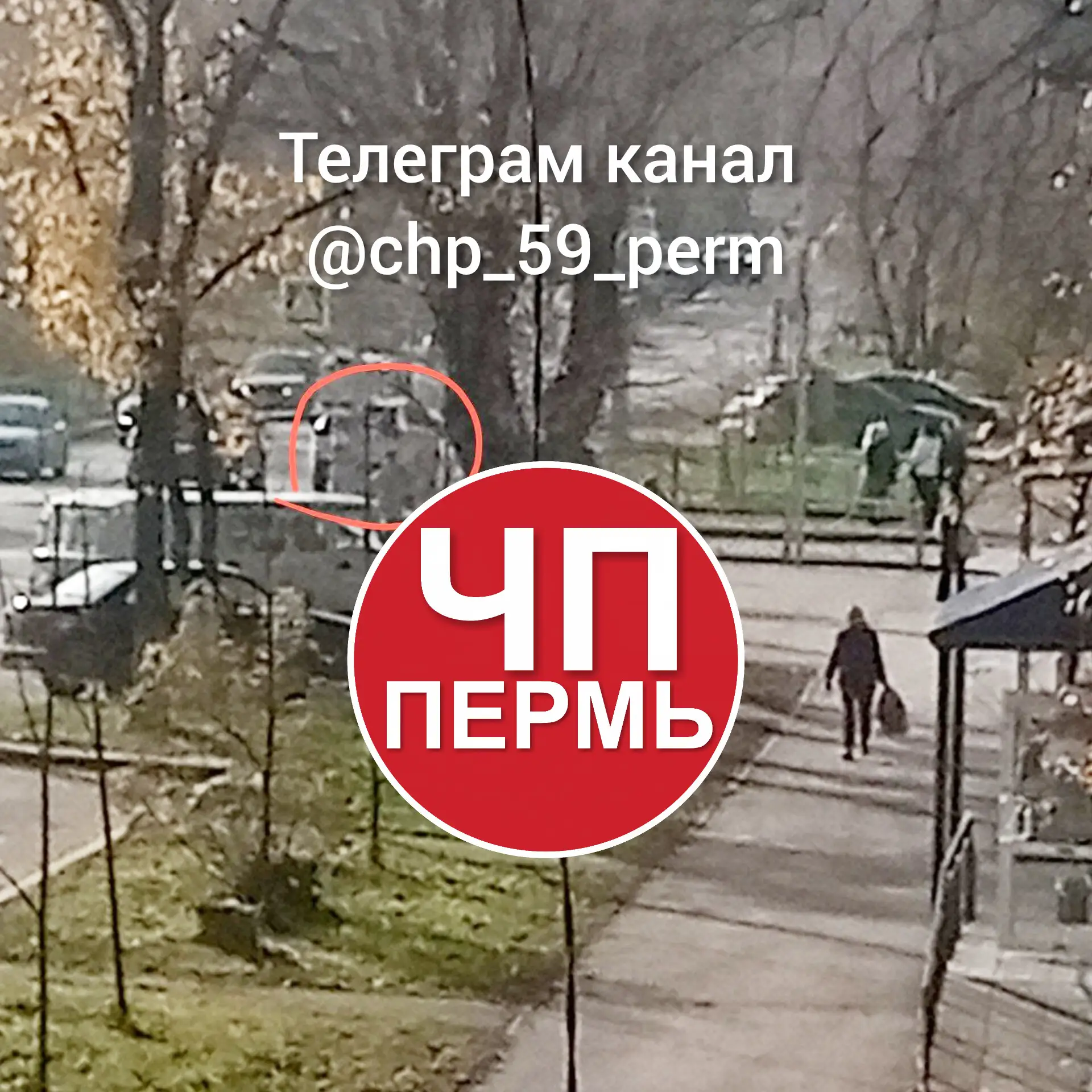 На водниках (калинина) белый  Митсубиси сбил ребенка на светофоре, приехала скорая и за...