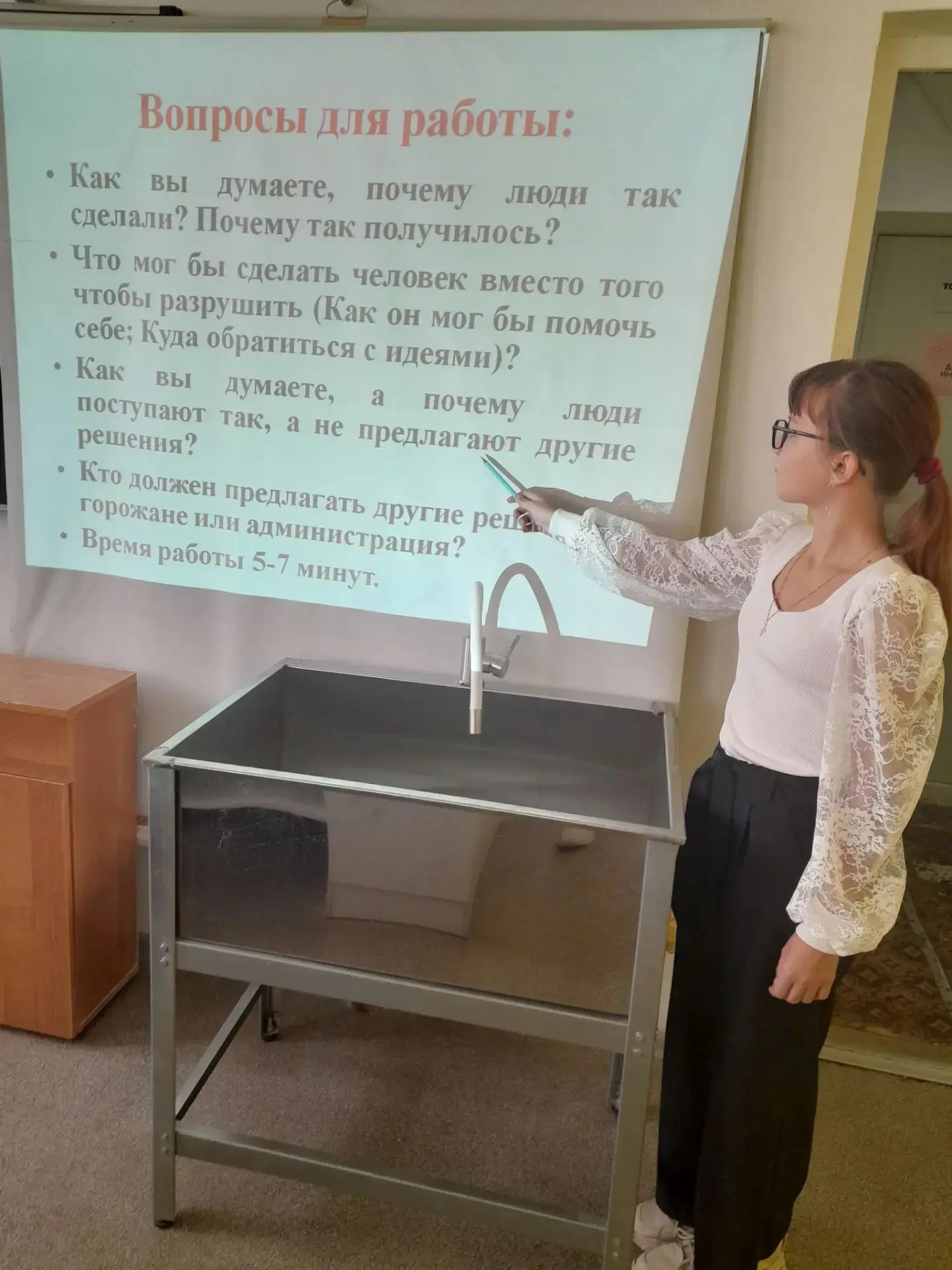 В 5 классе прошёл классный час "Шалость. Хулиганство. Вандализм." Учащиеся познакомилис...