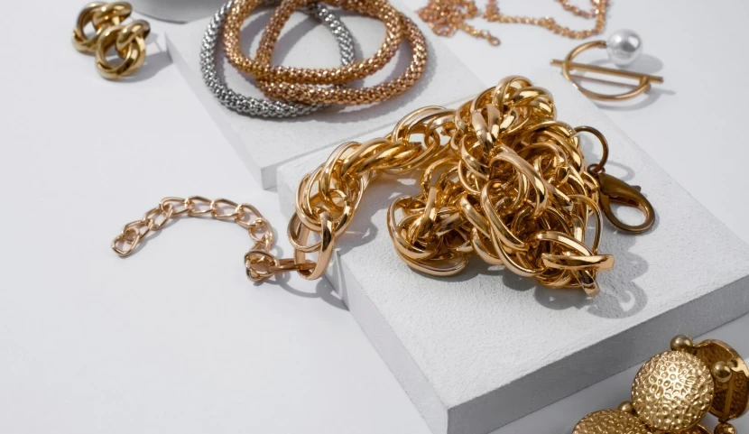 💍 В Тольятти продавец ювелирного магазина подменила золото бижутерией