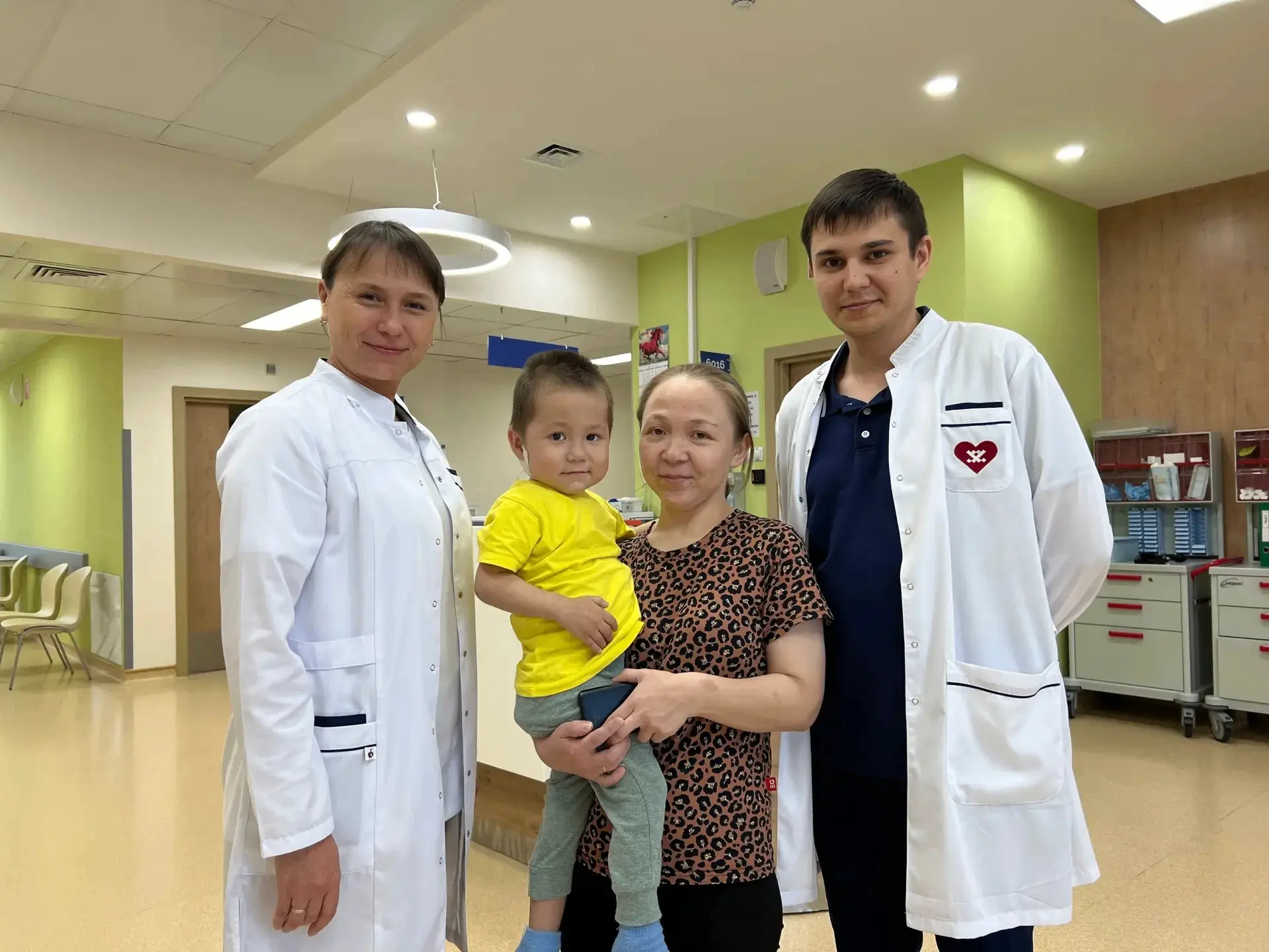 Новоуренгойские врачи спасли малыша с тяжелым аппендицитом