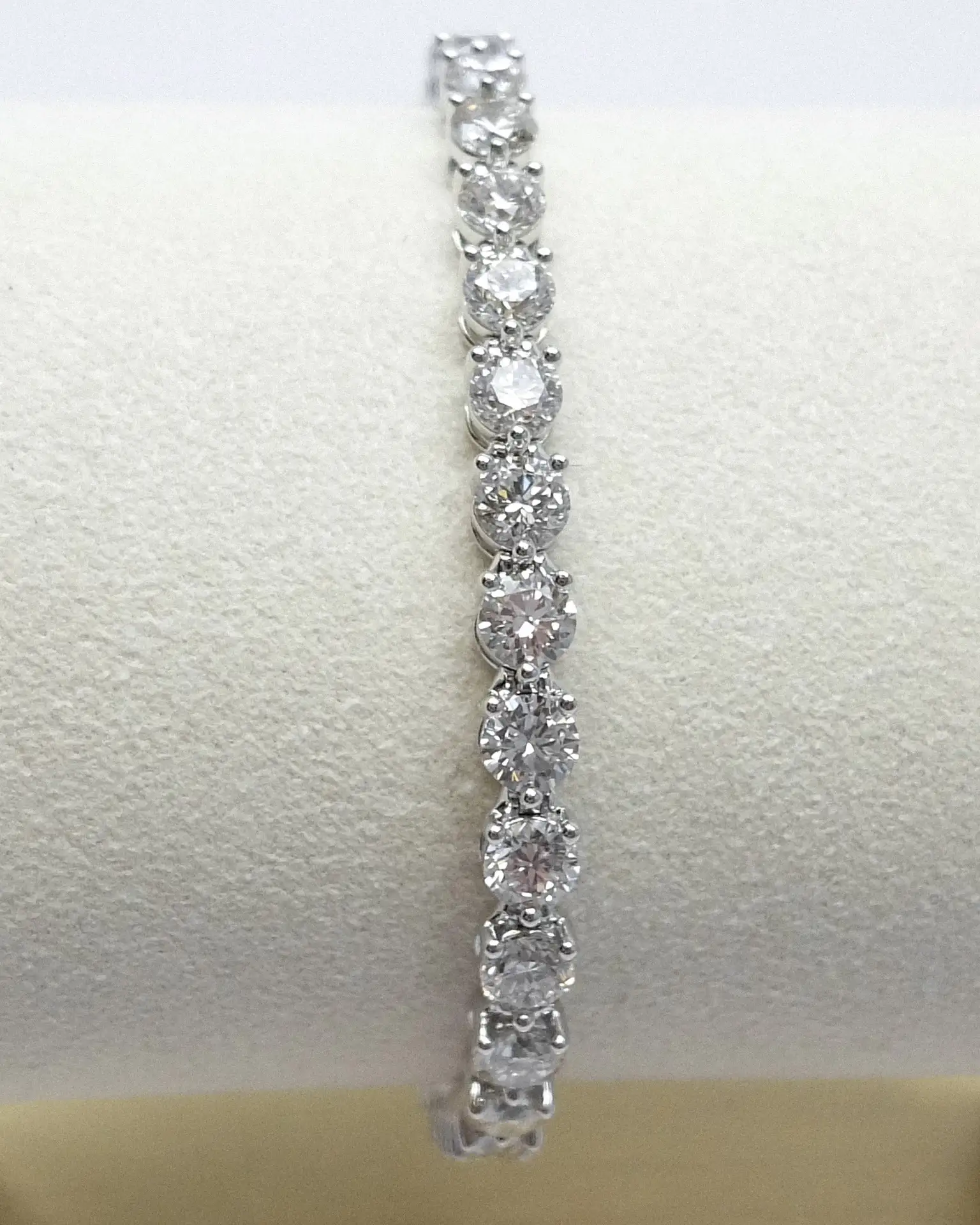 Теннисный браслет 12,57 ct 😍