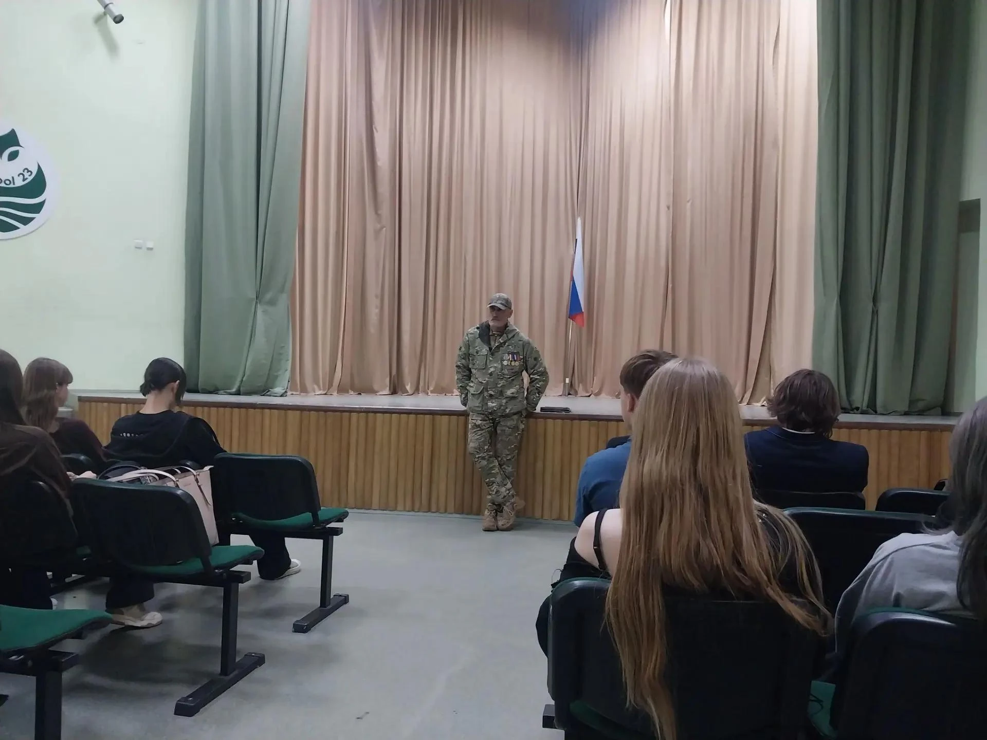 В рамках Всероссийского проекта "Диалоги с героями" ученики школы приняли участие в уро...