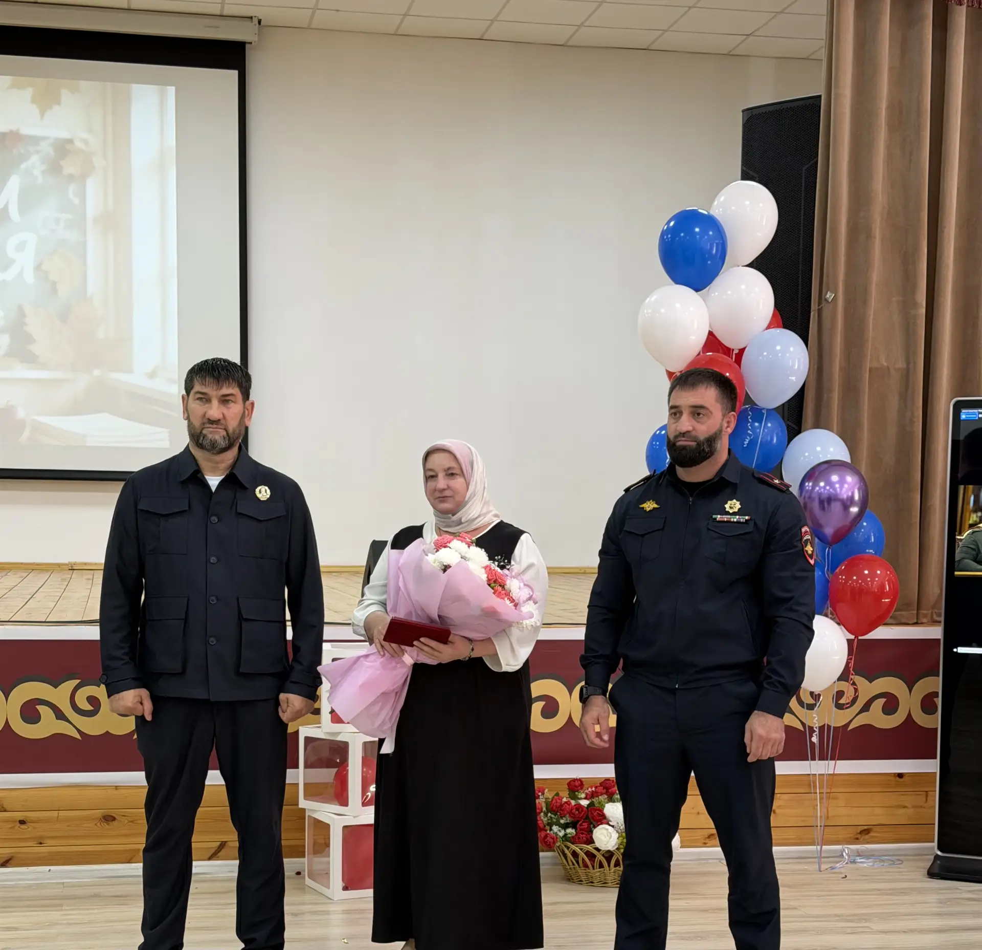 В районе состоялось торжественное мероприятие, посвящённое чествованию учителей, которы...