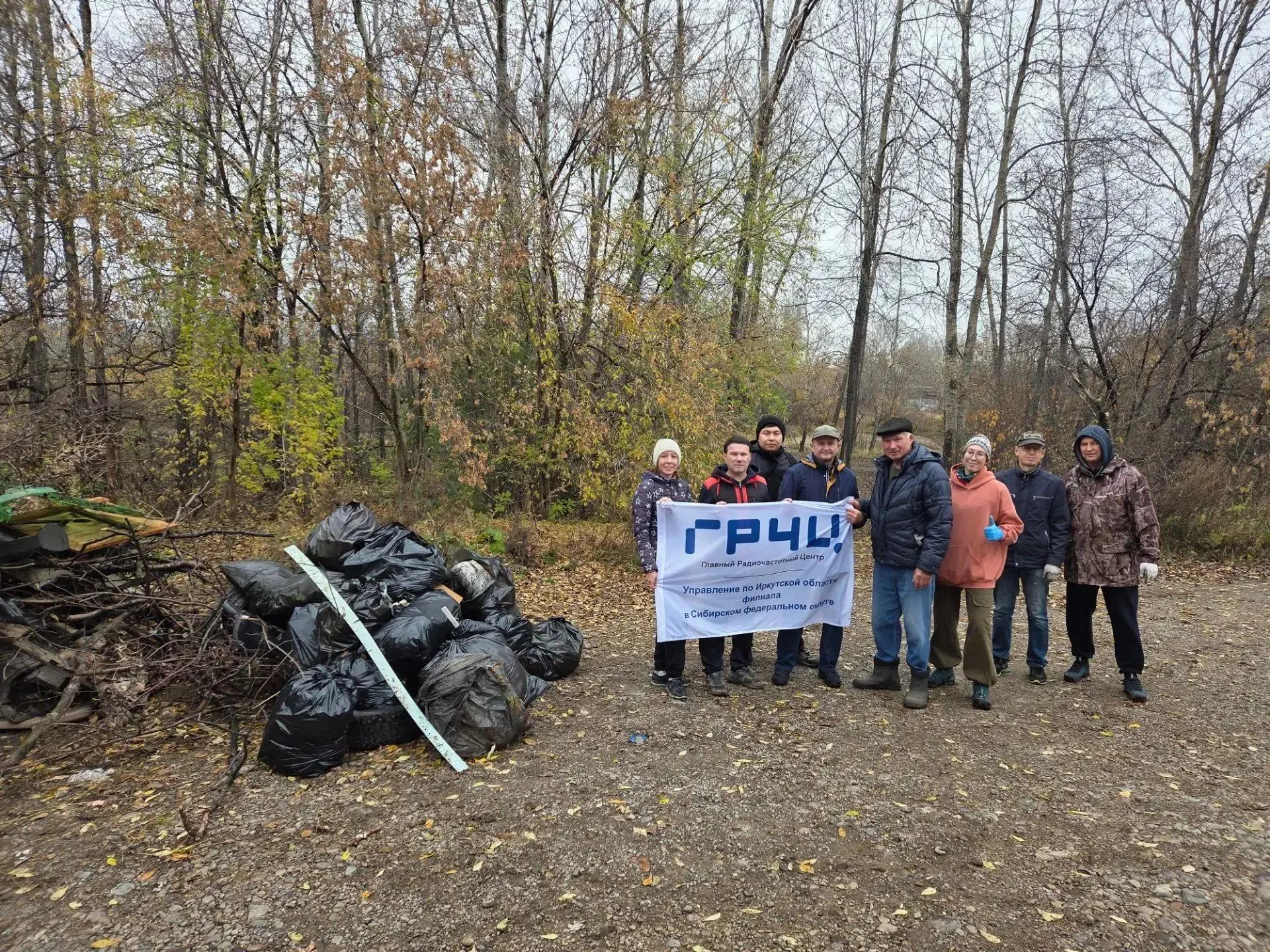 🍂 #общегородской_субботник продолжается: наводим порядок в разных районах Иркутска!