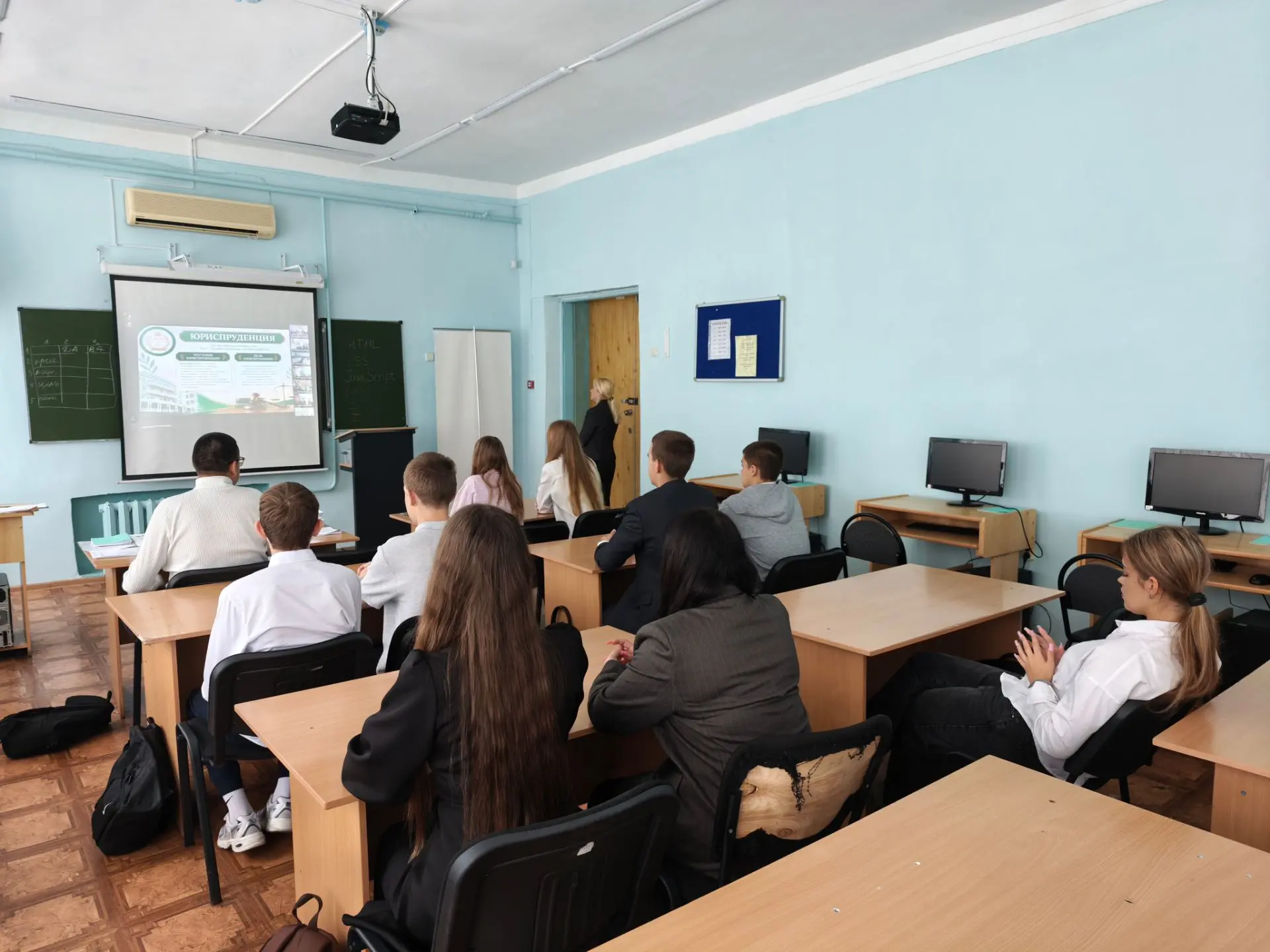 Сегодня для учащихся 9 -х классов была проведена областная Правовая лекция. Ребята ещё ...