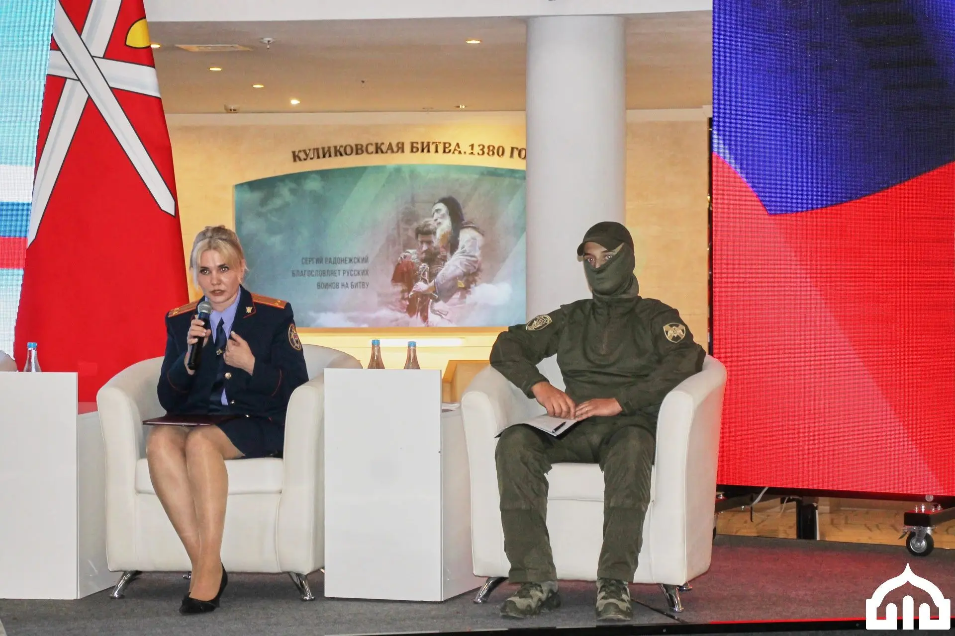 «Профессия - служить»: живой диалог поколений в Тульском музее оружия.