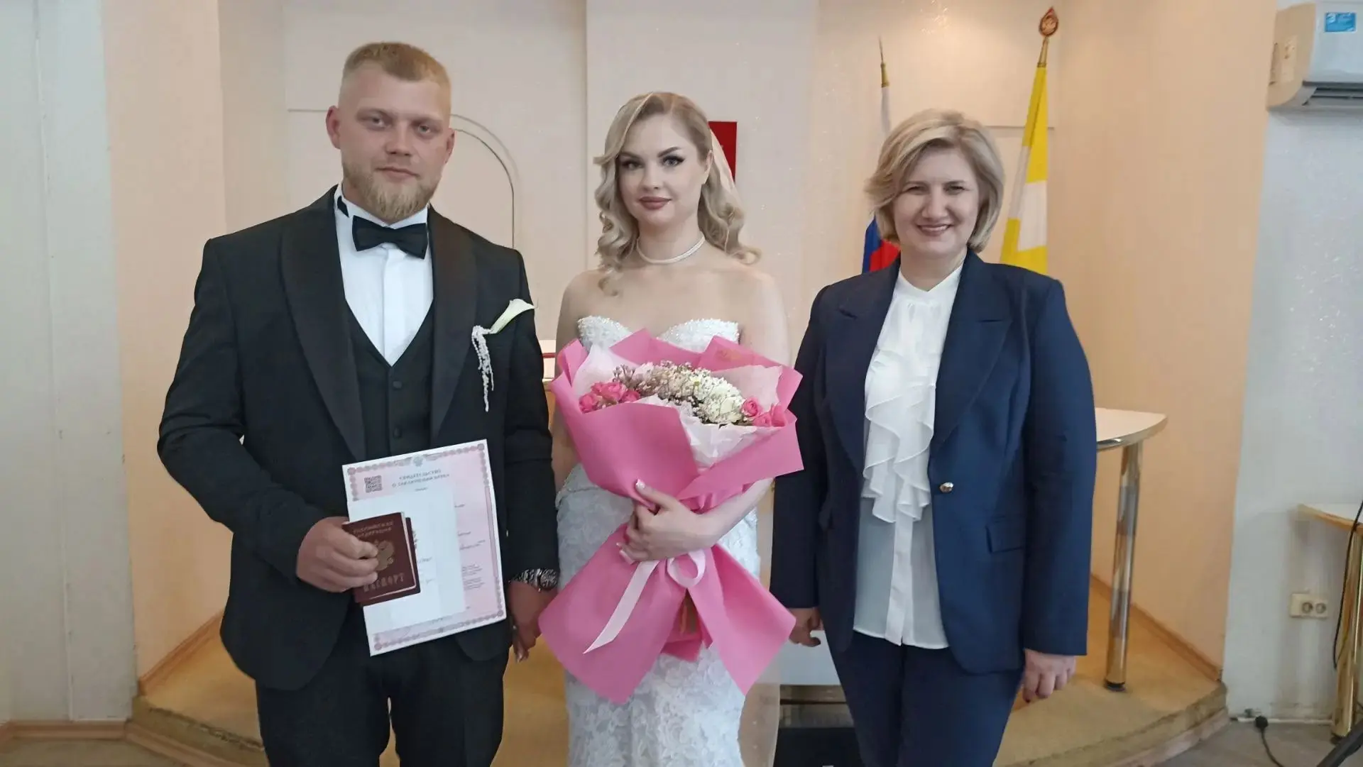 «Союз сердец в праздник родной земли: поздравляем молодожёнов в День рождения Петровско...