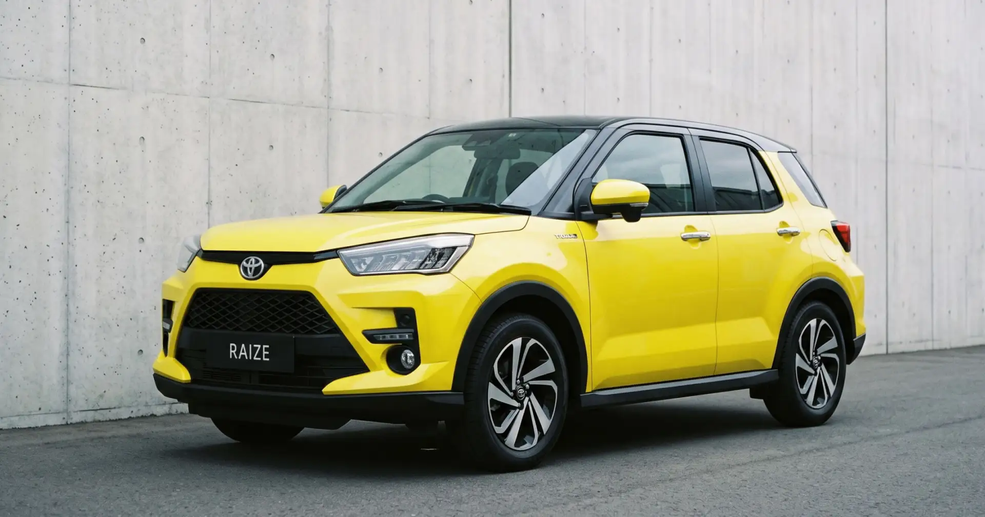 🇷🇺 В России начали продавать компактный кроссовер Toyota Raize — по цене от 1,28 млн ₽
