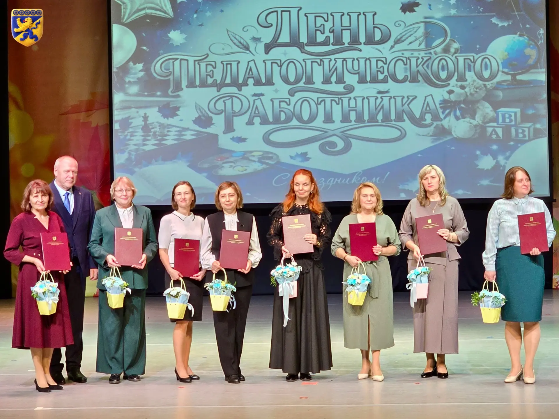 👩‍🏫 Открывают детям дверь в мир знаний