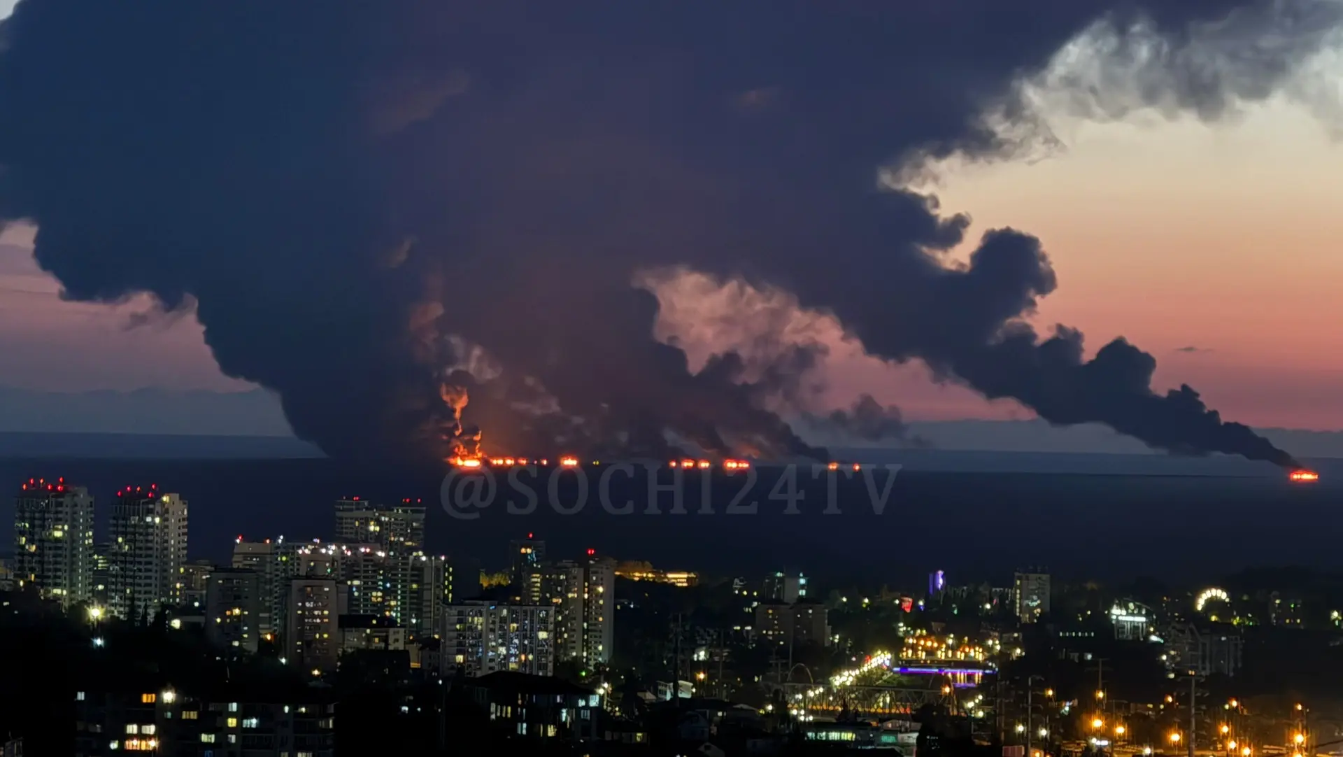 ⚡Сильнейший пожар прямо сейчас происходит у берега Сочи.