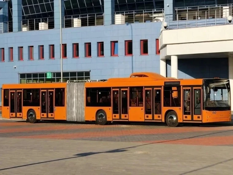 24 автобуса особо большого класса поступят в Омск до 10 декабря.